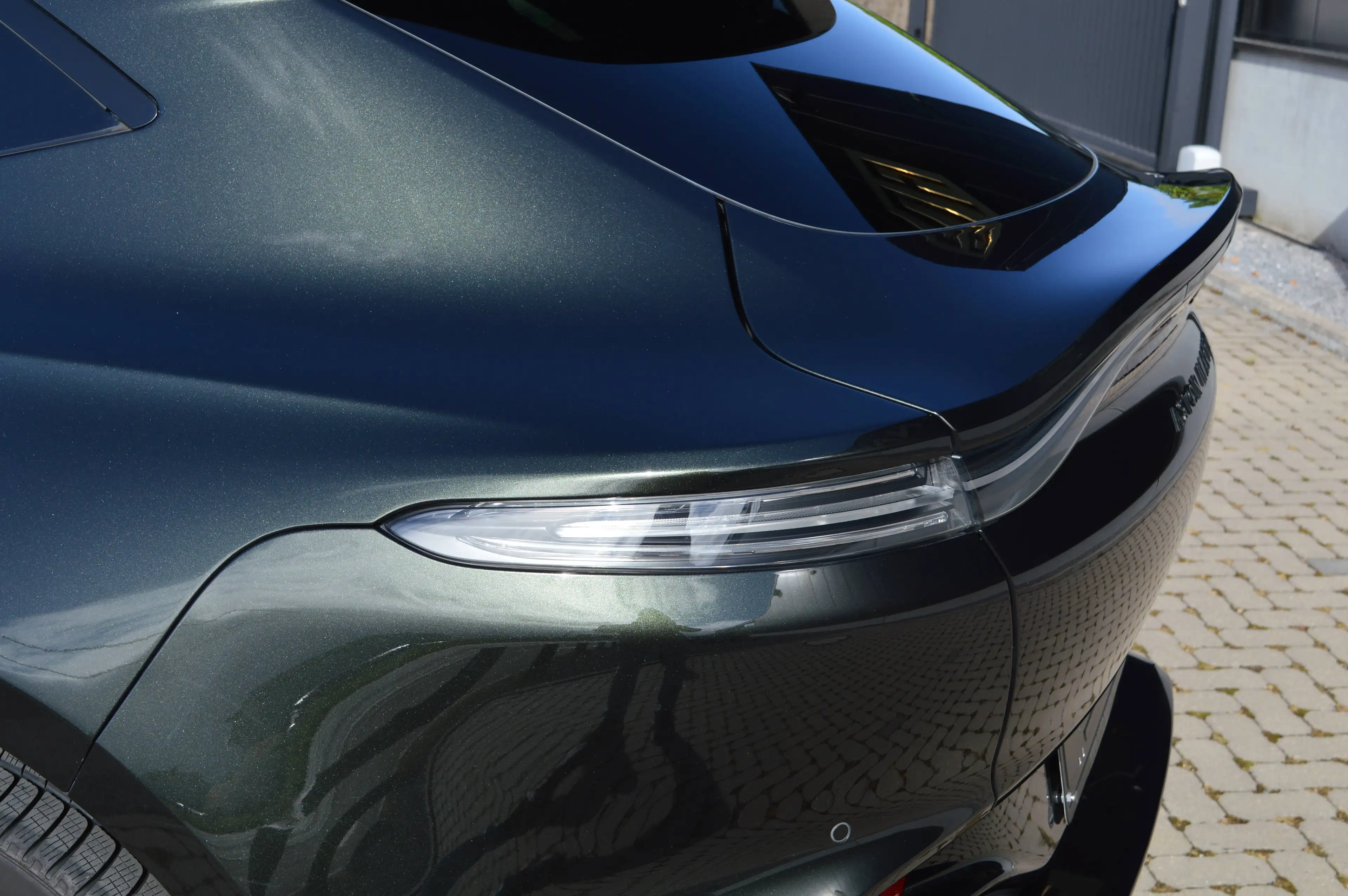 Aston Martin DBX 4.0i V8 Biturbo - 1 HAND - Full history - VAT — photo 5
