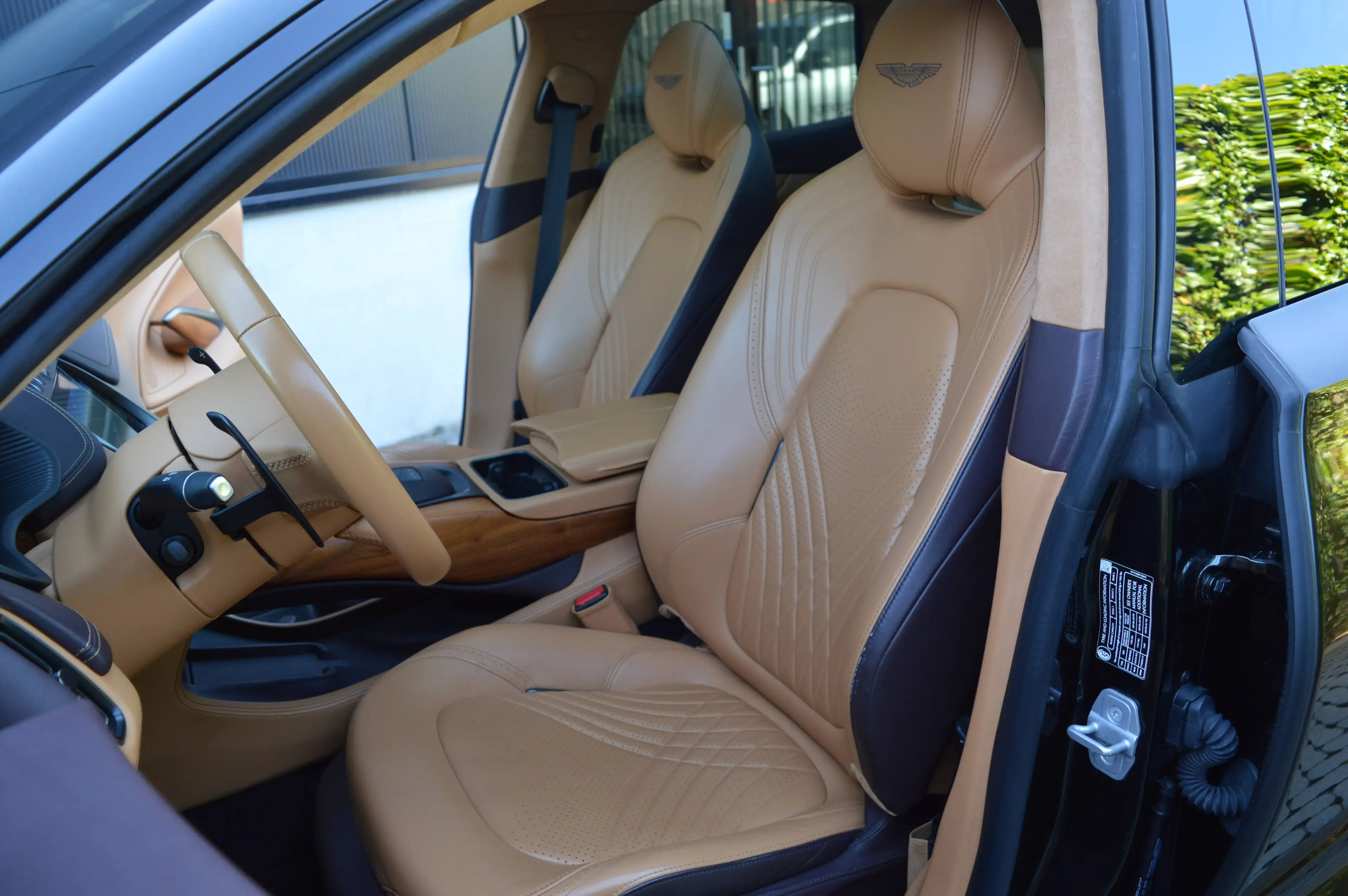 Aston Martin DBX 4.0i V8 Biturbo - 1 HAND - Full history - VAT — photo 9