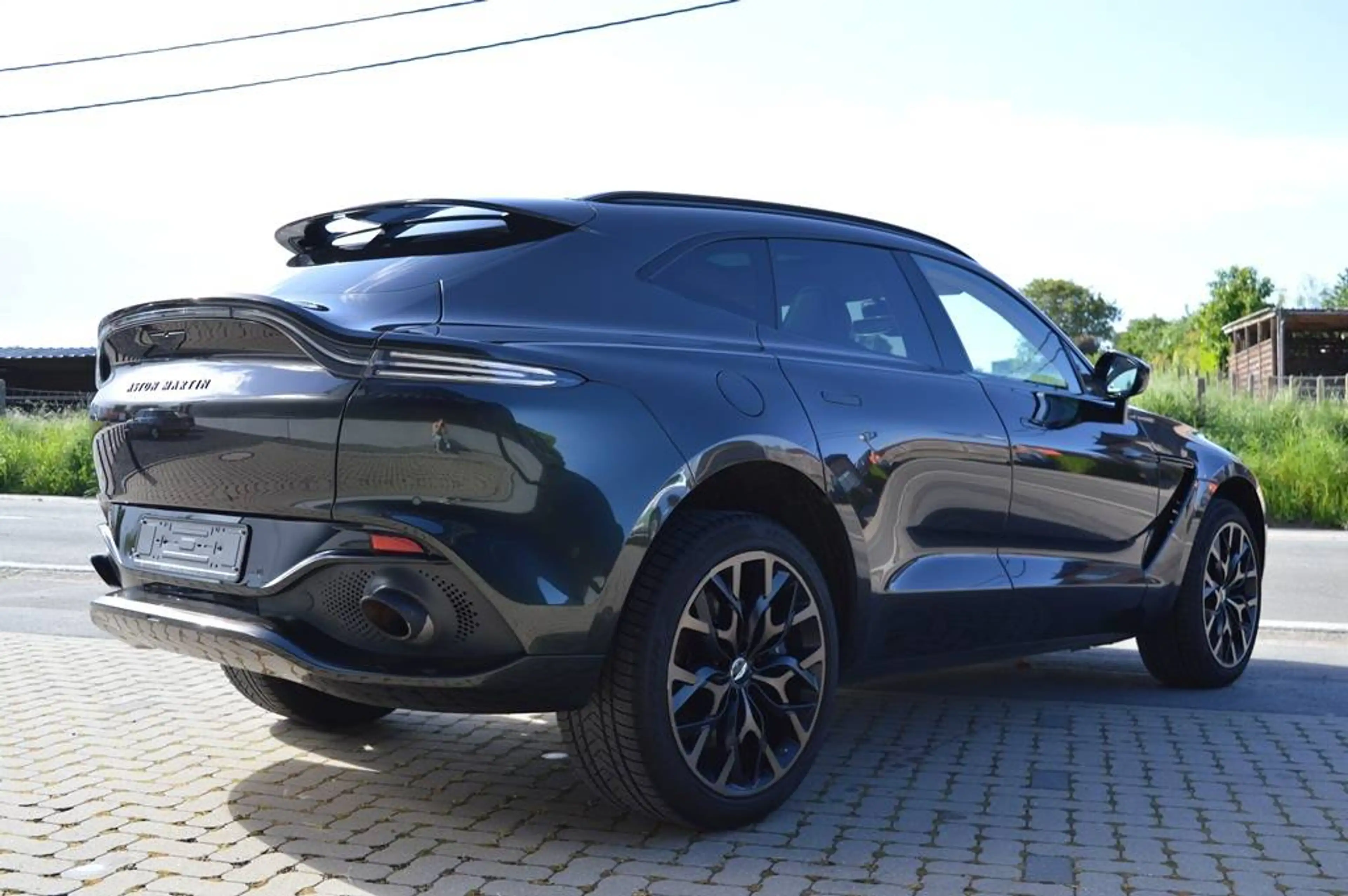 Aston Martin DBX 4.0i V8 Biturbo - 1 HAND - Full history - VAT — photo 2