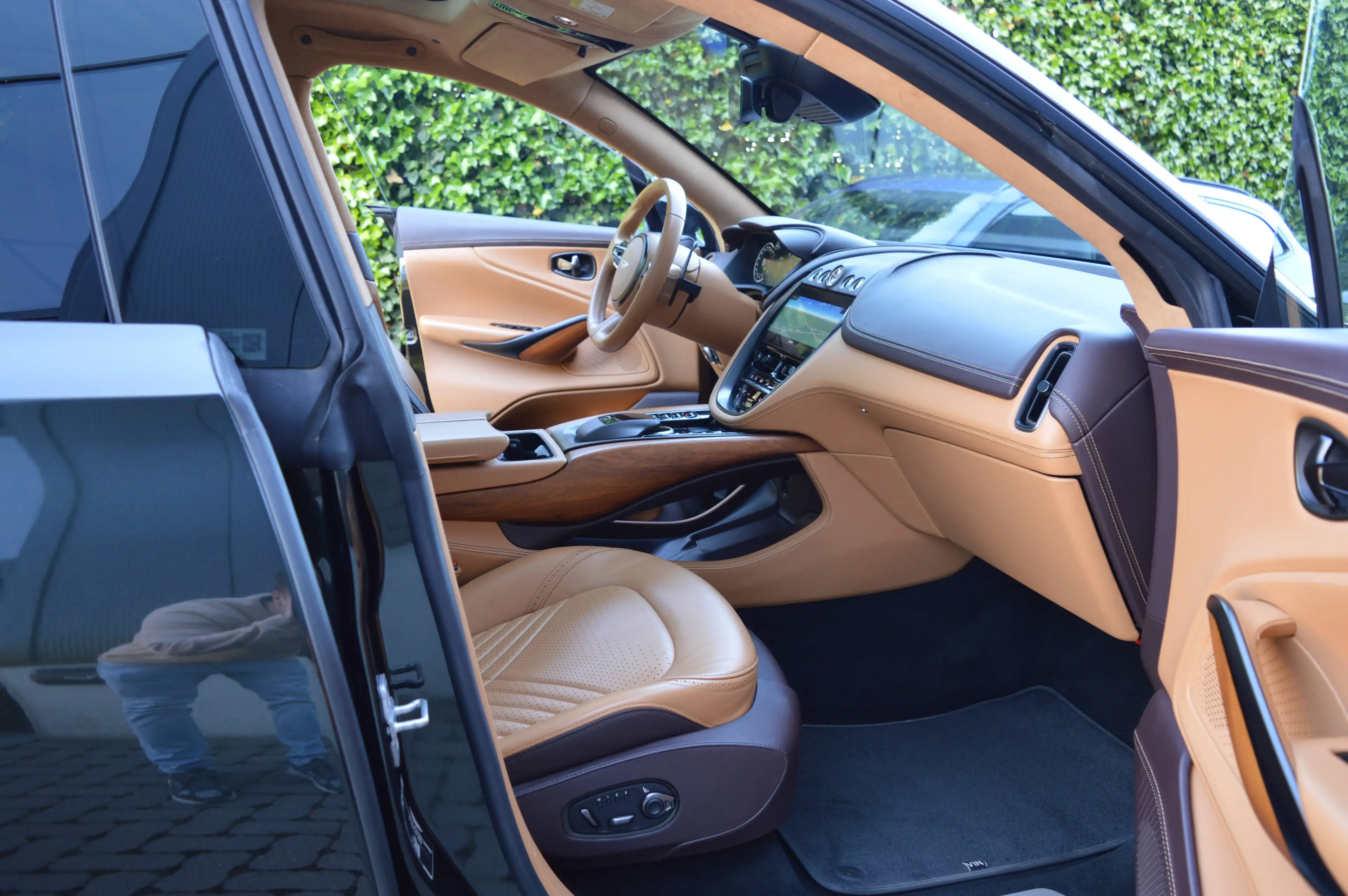 Aston Martin DBX 4.0i V8 Biturbo - 1 HAND - Full history - VAT — photo 7