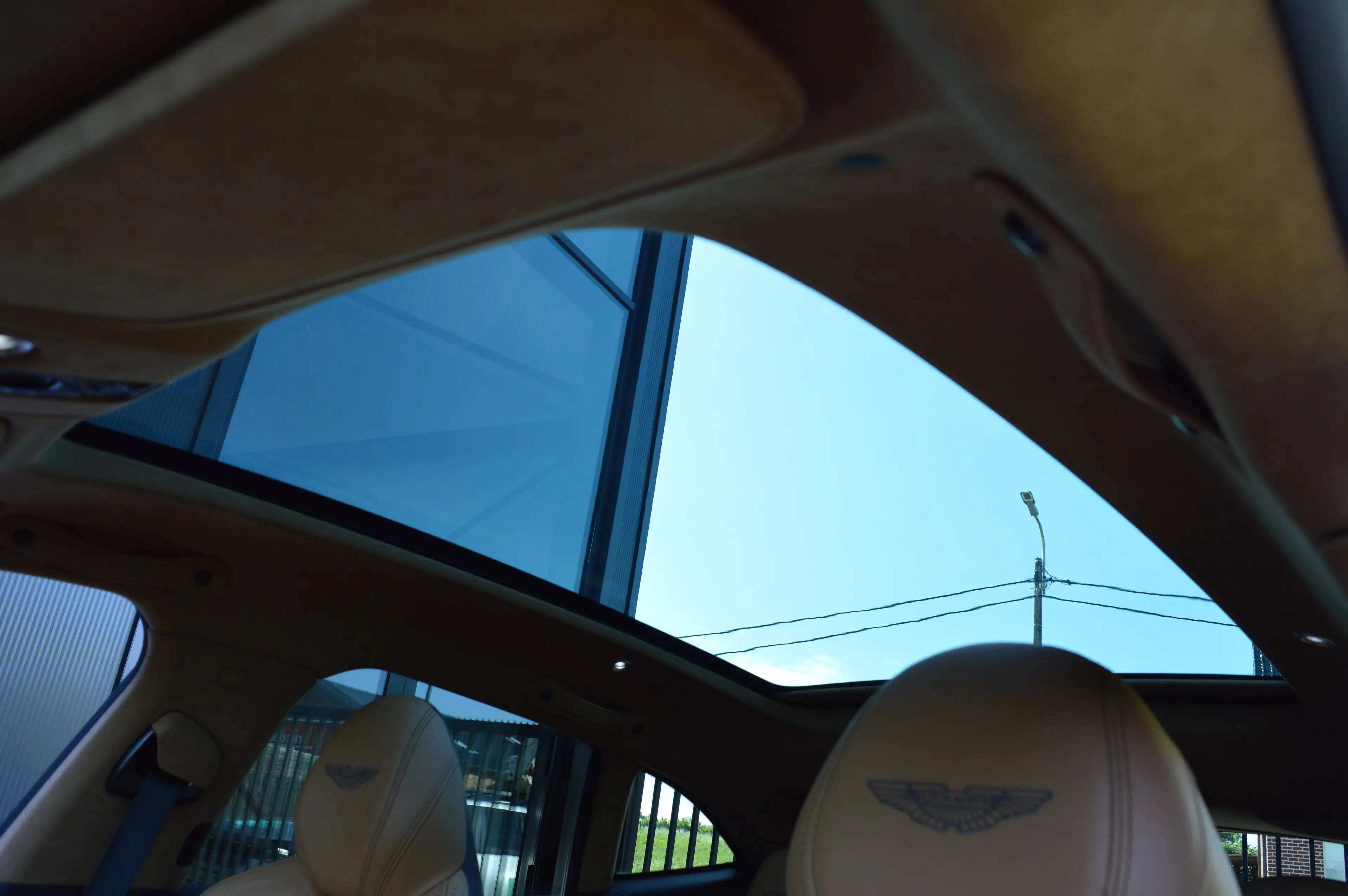 Aston Martin DBX 4.0i V8 Biturbo - 1 HAND - Full history - VAT — photo 14