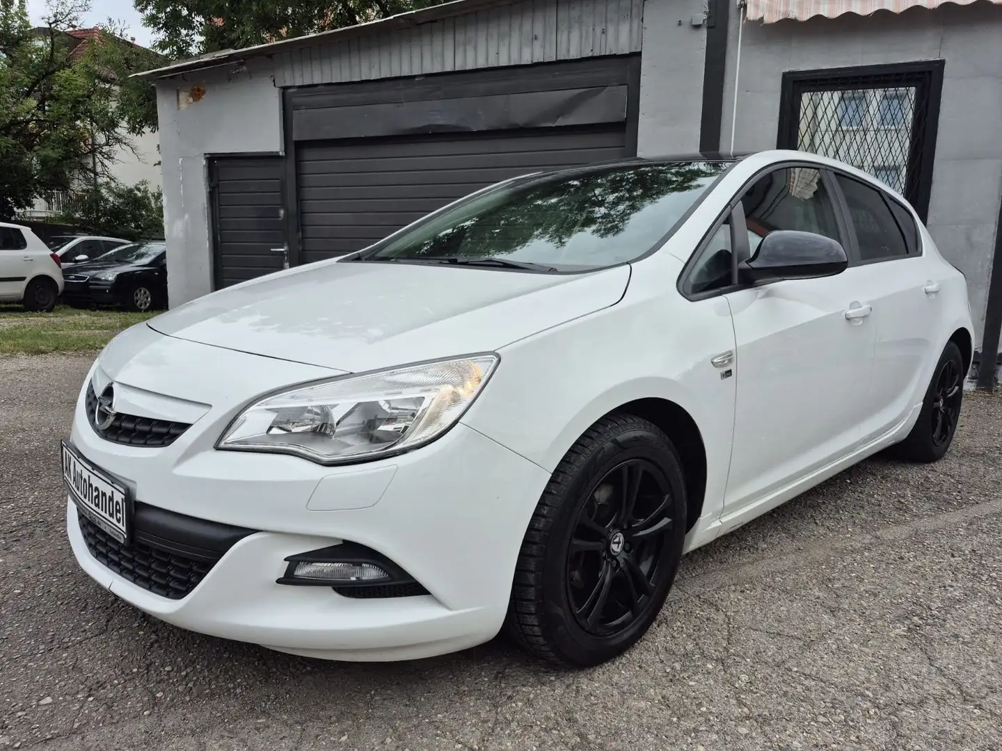 Opel Astra J Lim. 5-trg. Color Edition Wit - 1