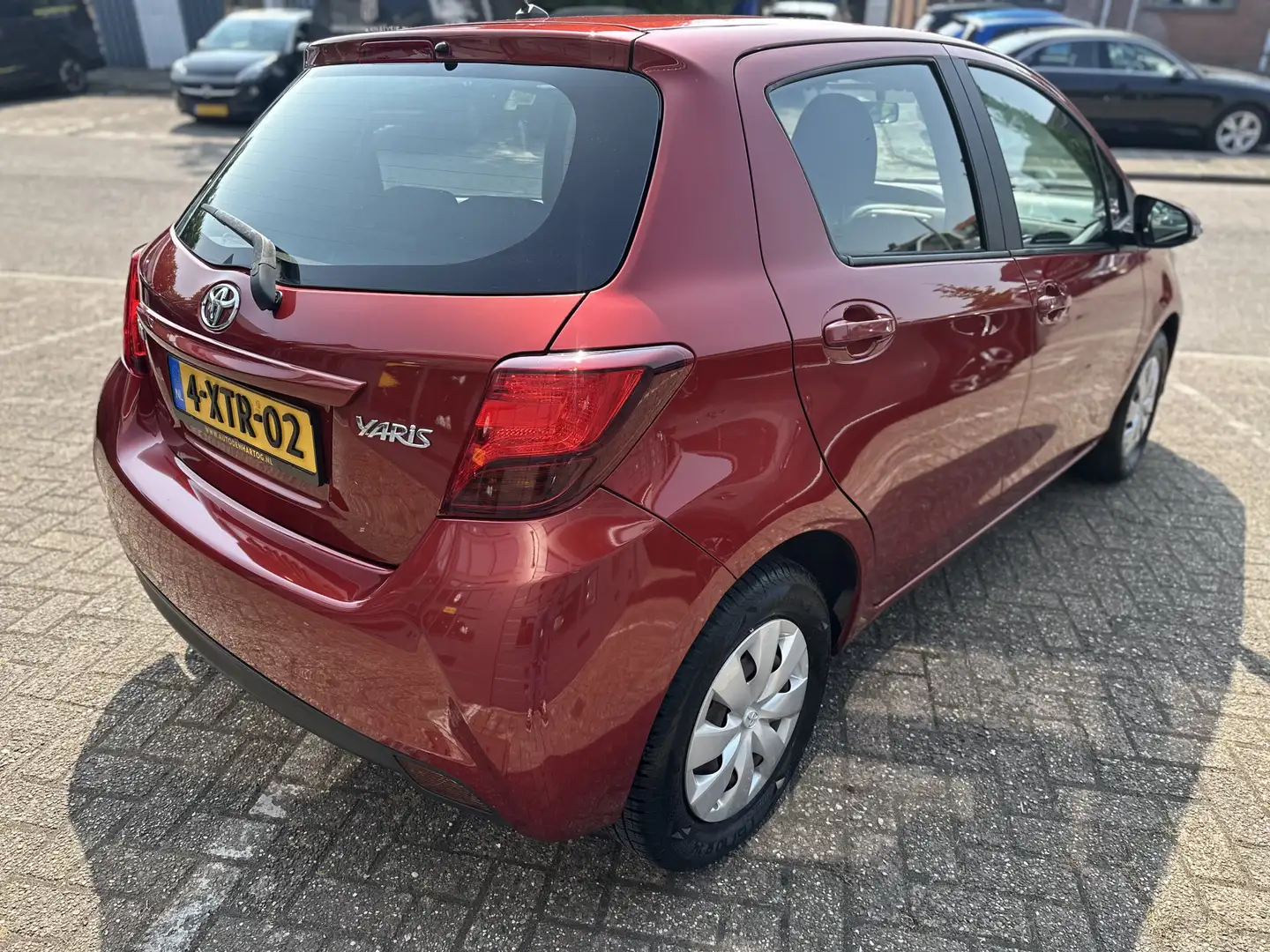 Toyota Yaris 1.0 VVT-i Aspiration Tel/Camera/Cruis control. Rood - 2