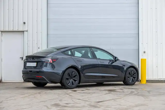 Tesla Model 3 view 5