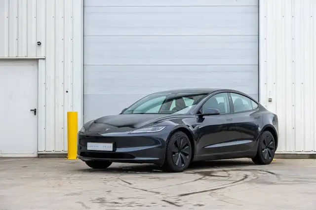 Tesla Model 3 view 3