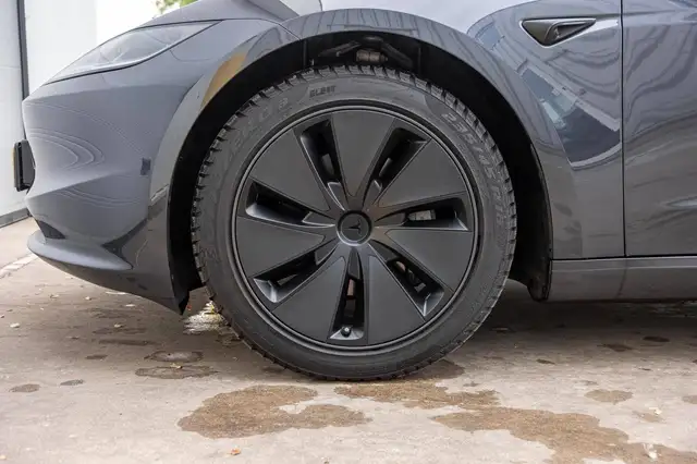 Tesla Model 3 view 6