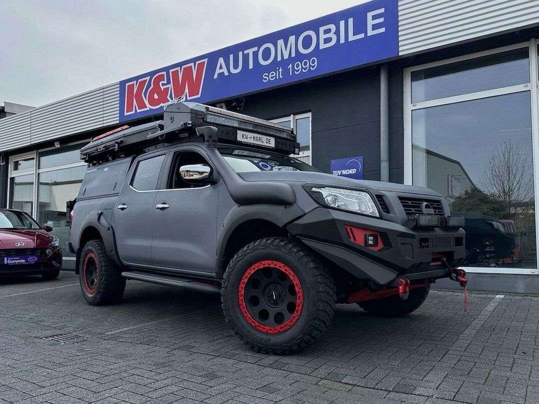Second hand Nissan Navara 2.3