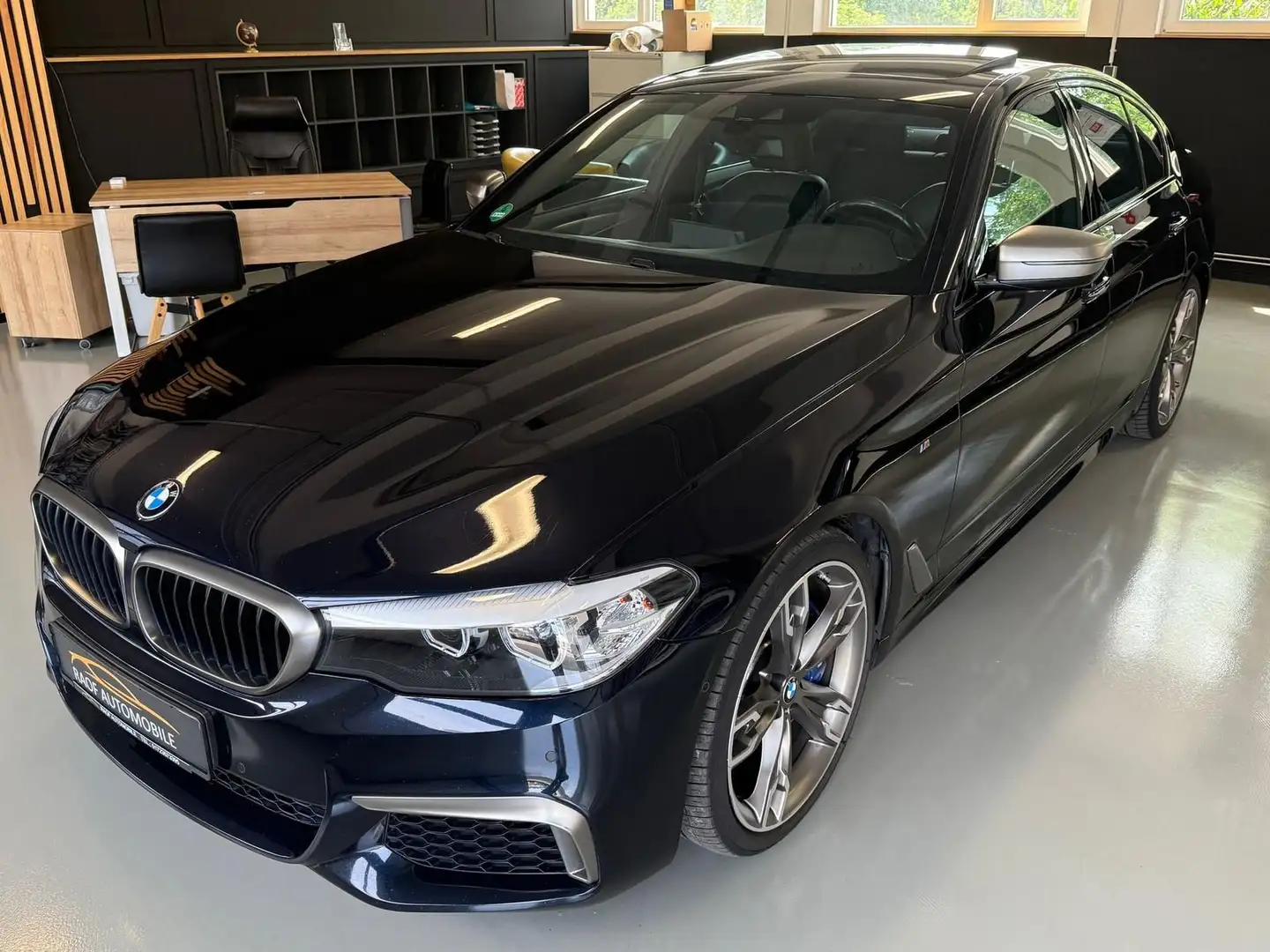 BMW 550 BMW M550D xDrive M-PAKET KAM SCHIEBD 20 ZOLL M Schwarz - 1