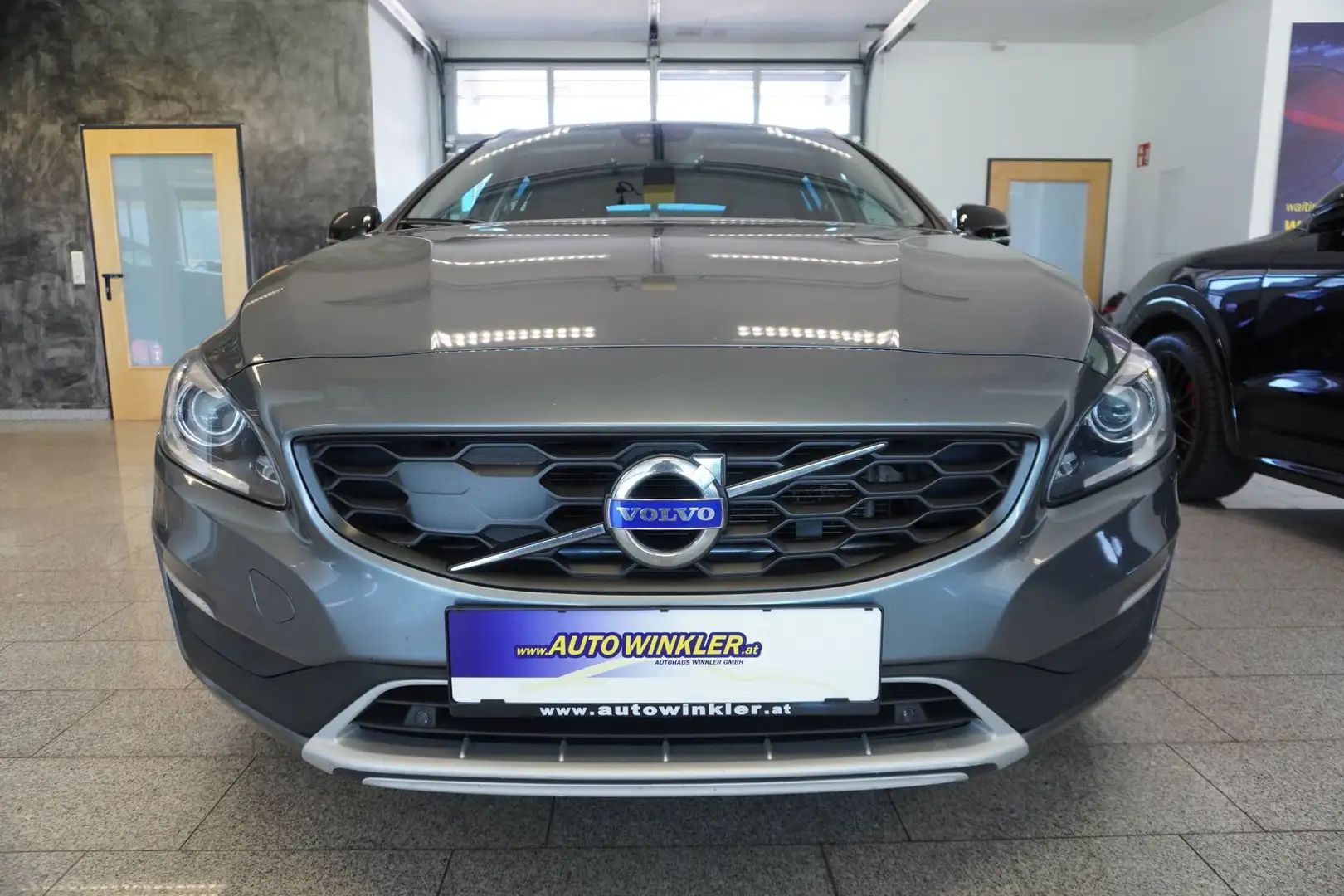 Volvo V60 Cross Country D3 Kinetic Navi/Xenon/PDC Srebrny - 2