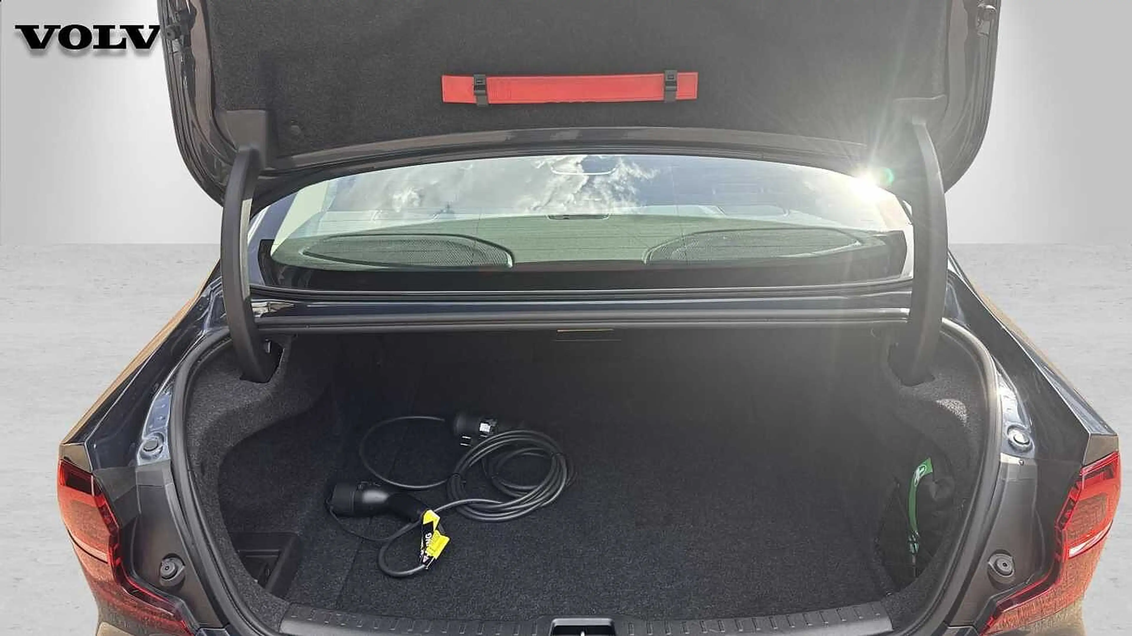 Volvo S60 T8 AWD Ultimate Dark — photo 13