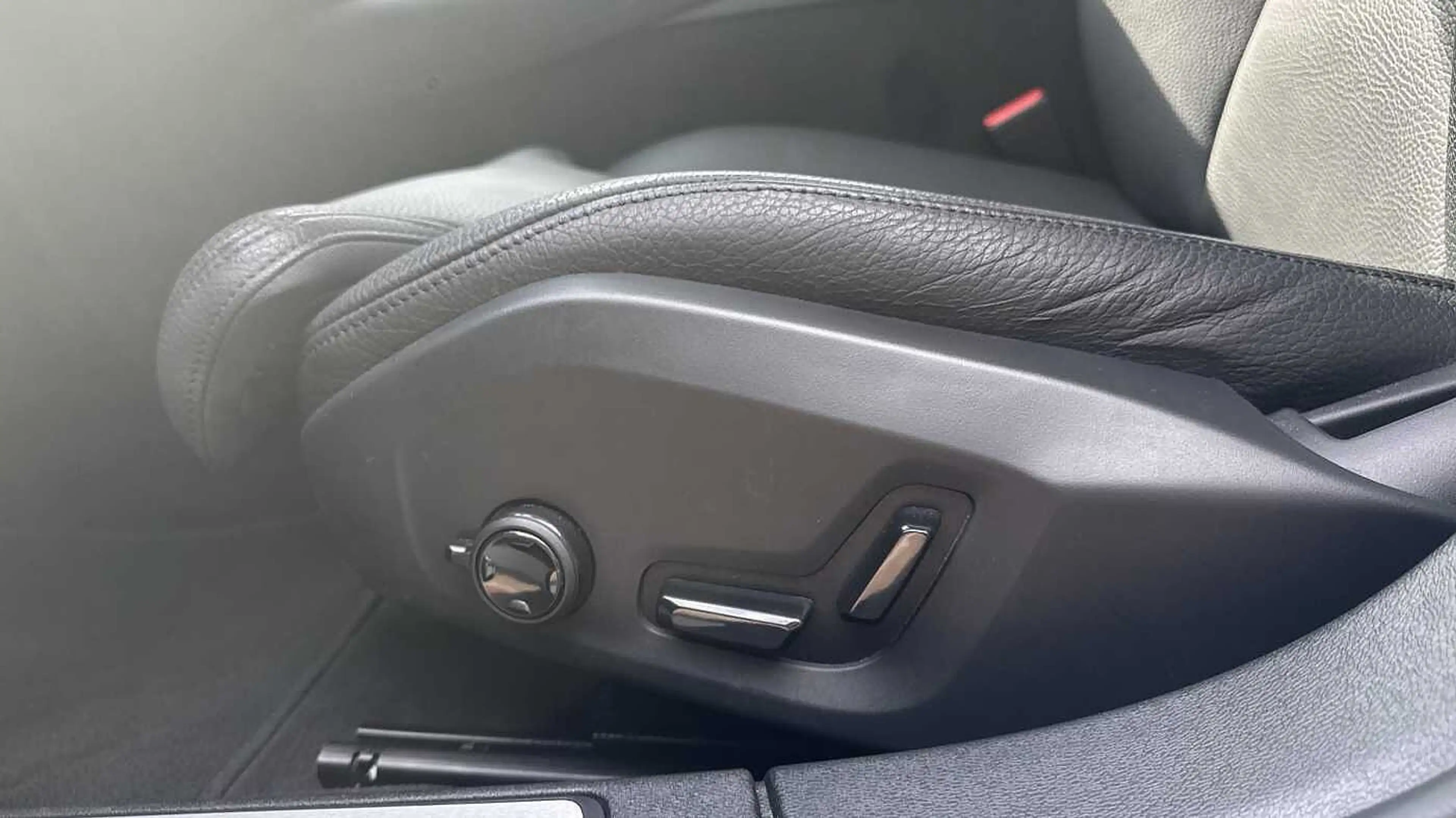 Volvo S60 T8 AWD Ultimate Dark — photo 25