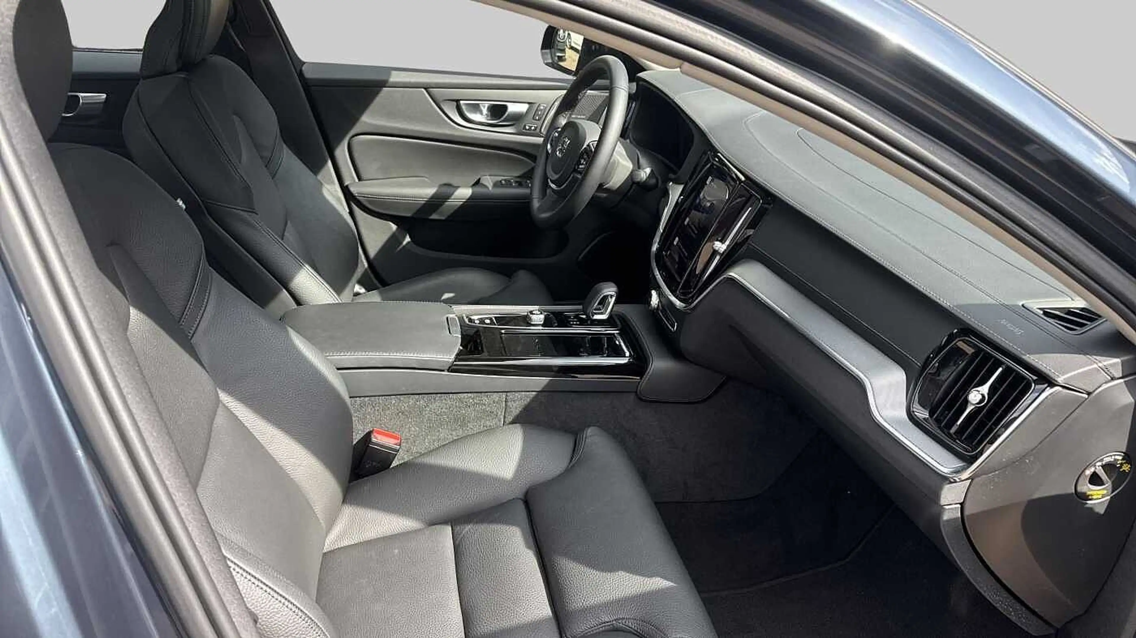 Volvo S60 T8 AWD Ultimate Dark — photo 15