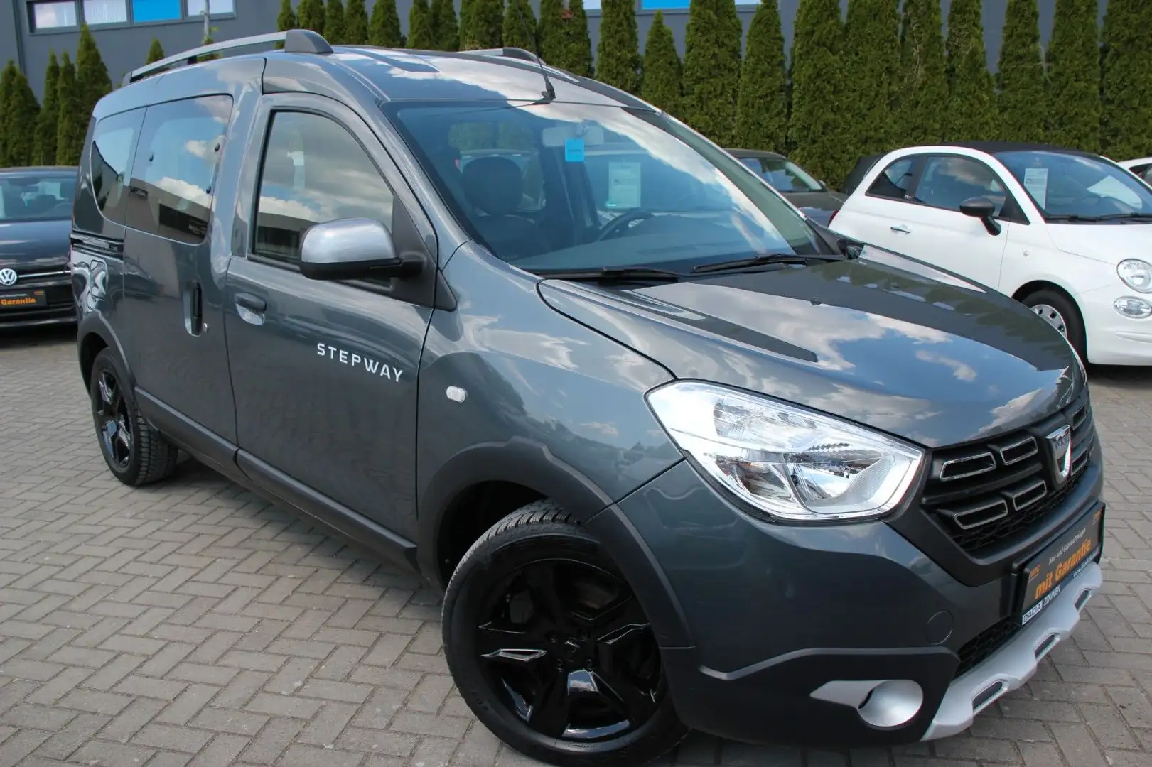 Dacia Dokker Stepway Celebration Klima/Navi/PDC/Tempom Grau - 1