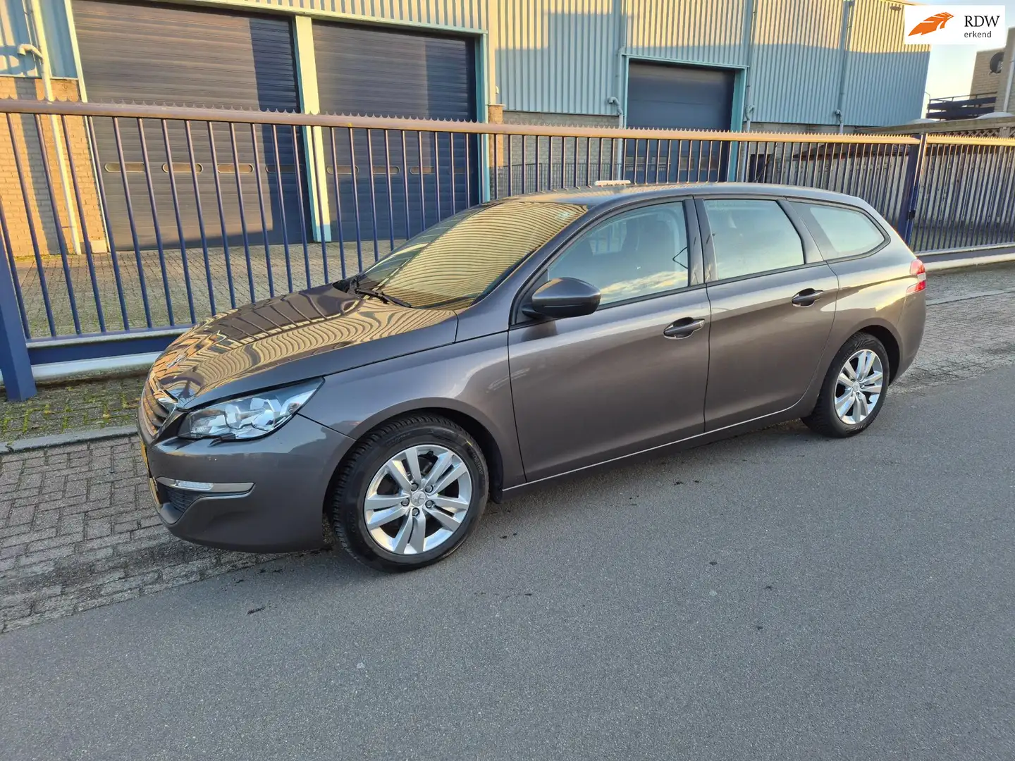 Peugeot 308 SW 1.2 PureTech *EINDEJAARS AANBIEDING!! Gris - 1