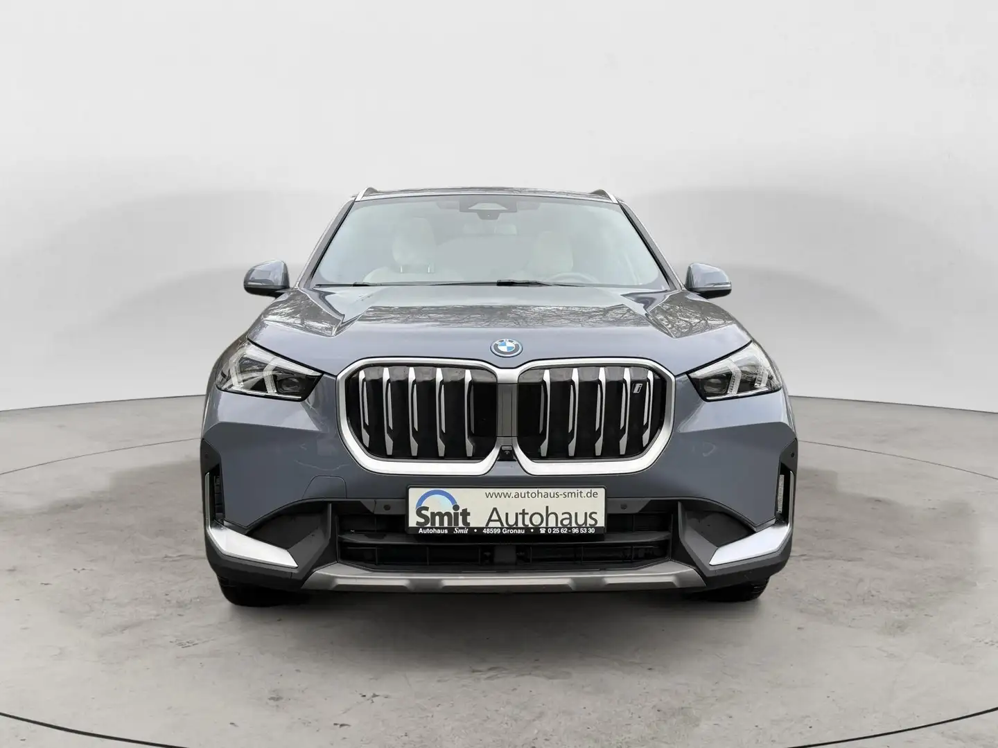 BMW iX1 iX1 xDrive *Pano*H/K*Leder*360°*HuD*Innovation Grijs - 2