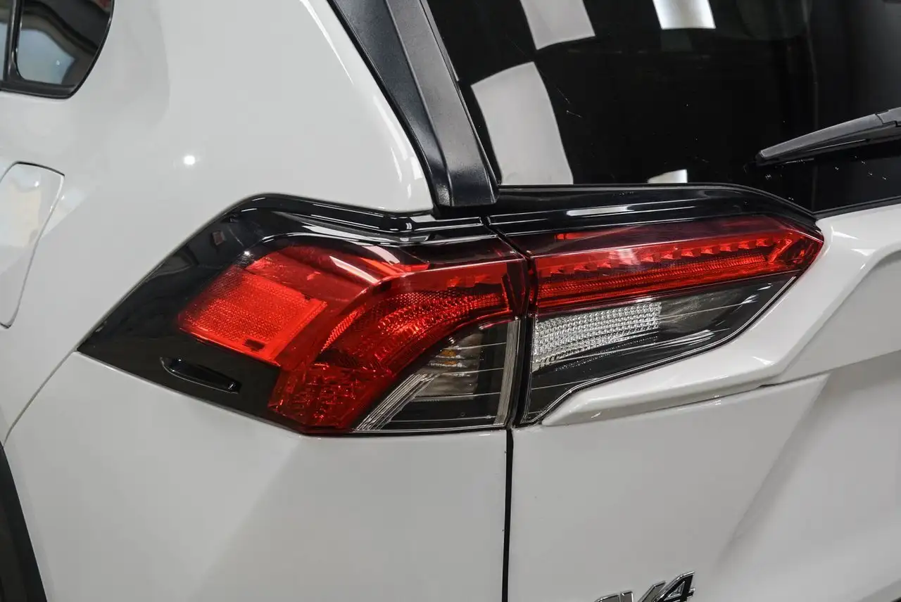 Toyota RAV 4 снимка Toyota RAV 4