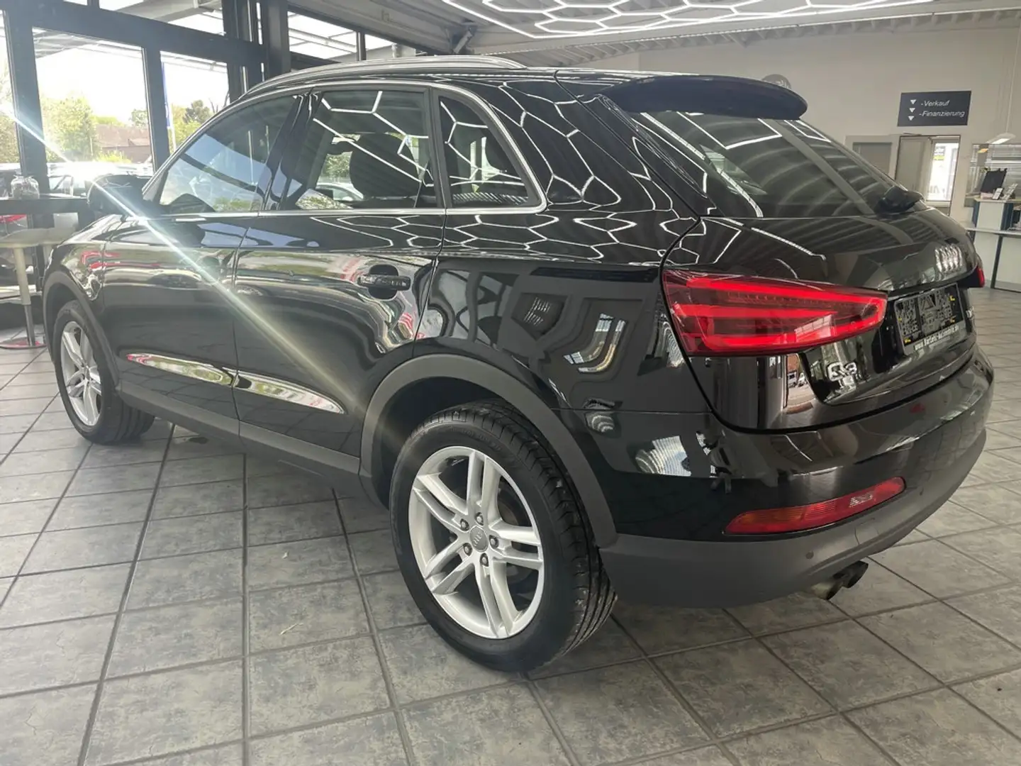 Audi Q3 2.0 TFSI quattro, 1.Hand, Panorama, Bi-Xenon Schwarz - 2