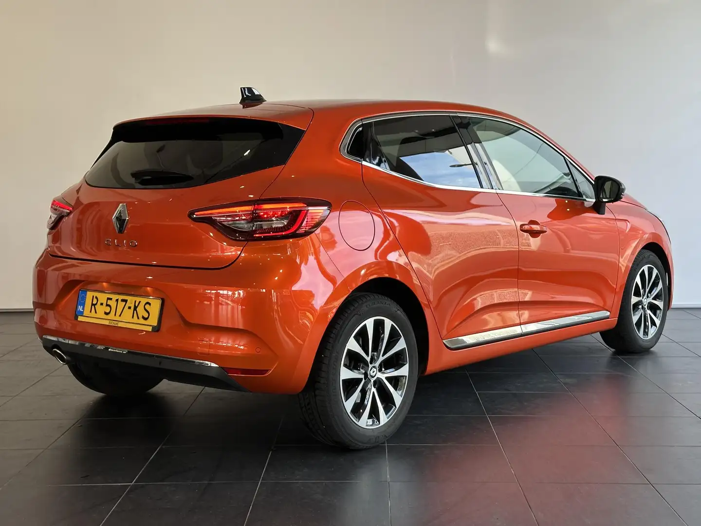 Renault Clio 1.0 TCe 90 Techno | ACHTERUITRIJCAMERA | PARKEERSE Orange - 2