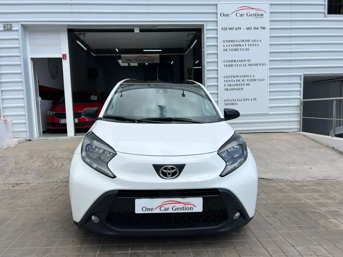 Toyota Aygo Play Weiß - 2