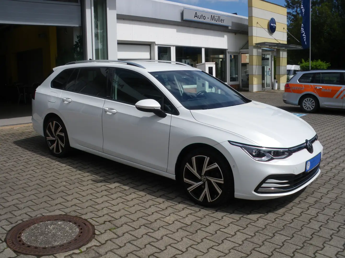 Volkswagen Golf Variant Active, ACC, IQ-Light, Navi, Park Assist, Standh. Weiß - 1