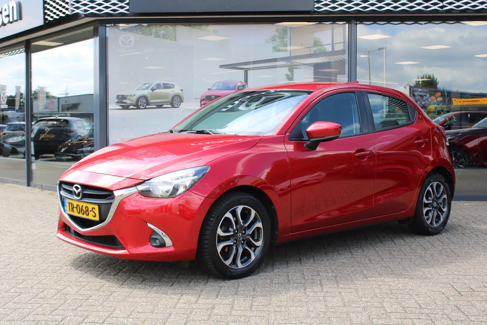 Mazda 2 1.5 Skyactiv-G Dynamic+ , Navi, Cruise, Airco, Blu Rood - 2