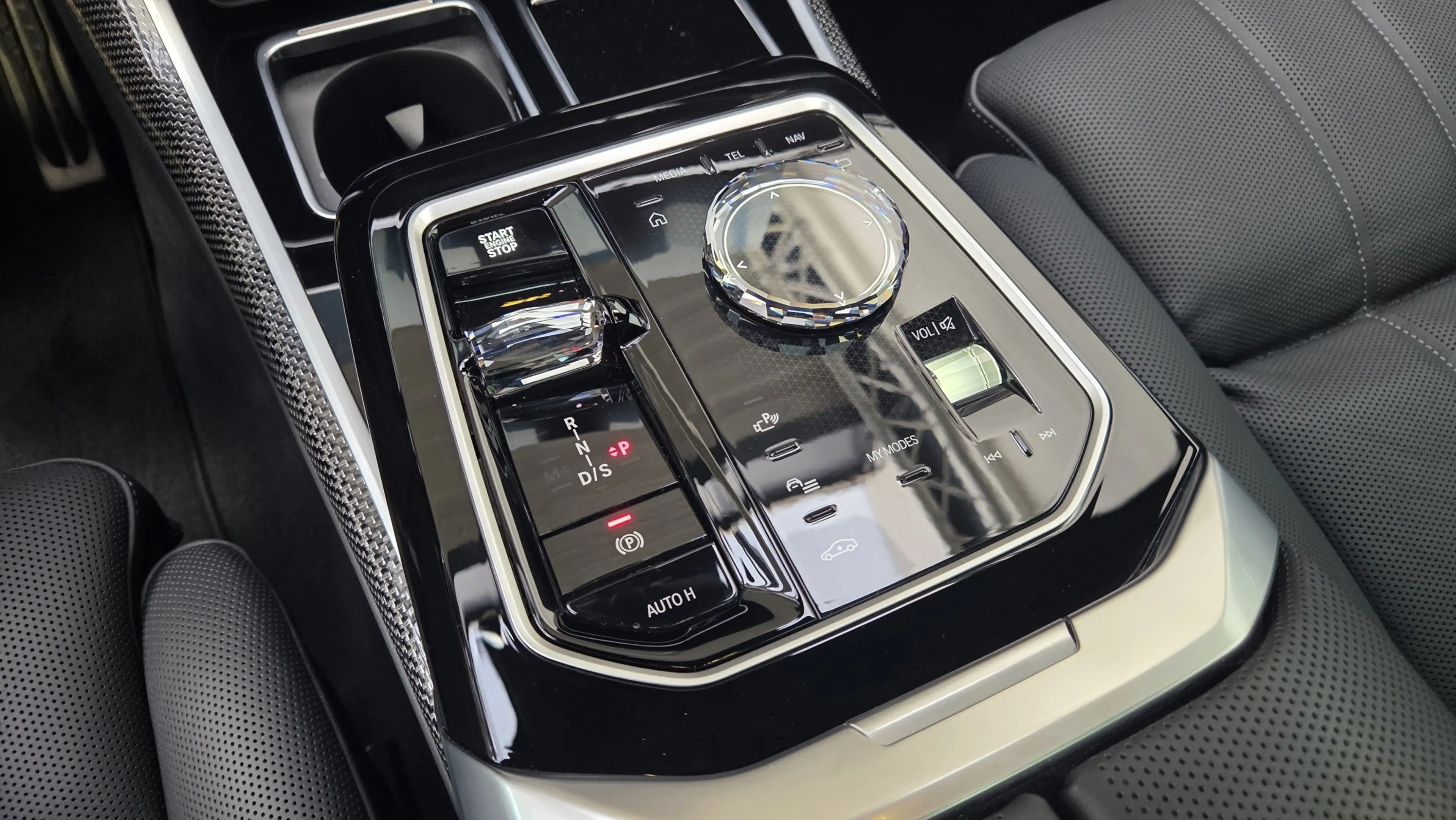 BMW 740 xDr. M SportPro Sitzlüft Massage B&W ACC SH — photo 11