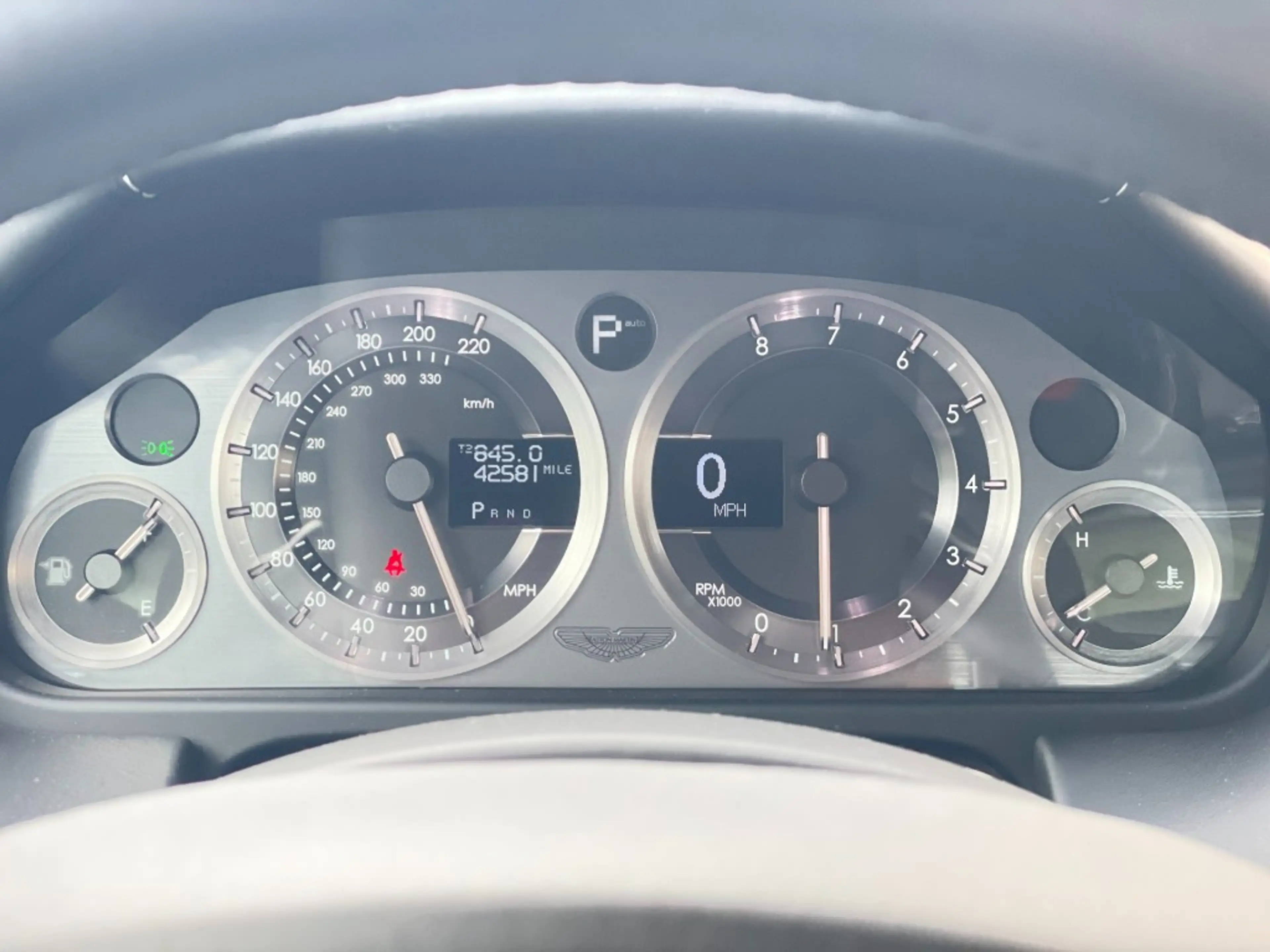 Aston Martin DB9 5.9-L V12 DOHC 48V — photo 10