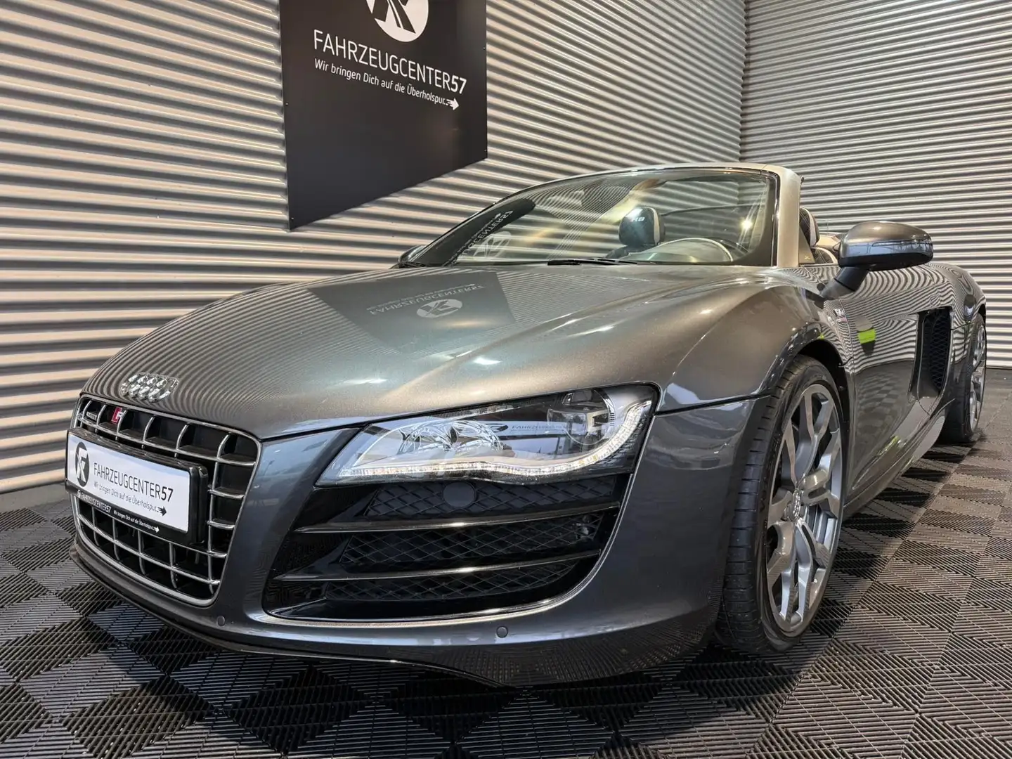 Audi R8 Spyder 5.2 FSI V10 QUATTRO Grau - 2