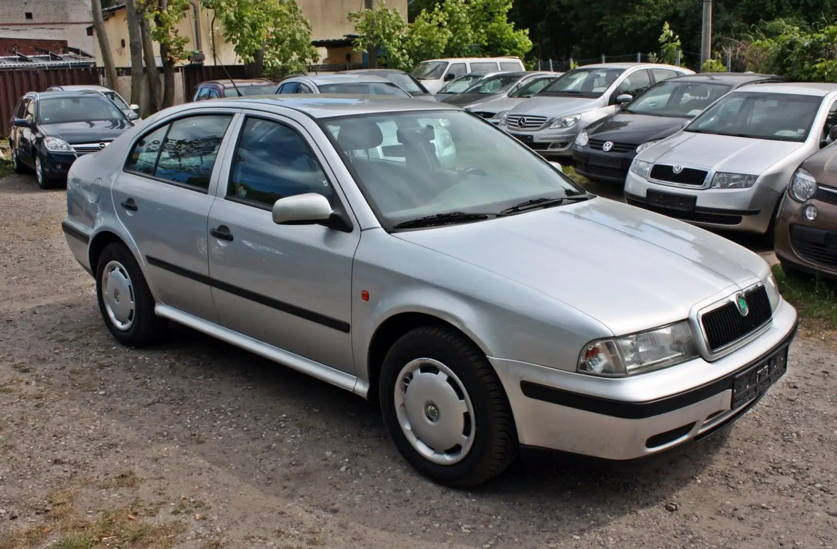 Skoda Octavia 1.6 /Automatik / TÜV/AU 05/2027 Silber - 1