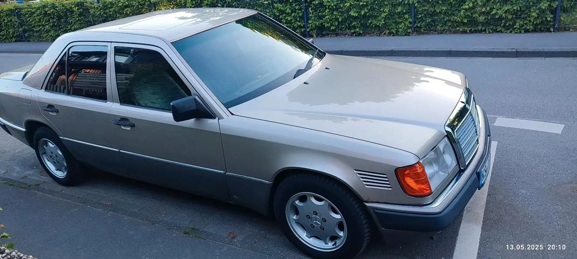 Mercedes-Benz E 300 300 D Turbo Auriu - 2