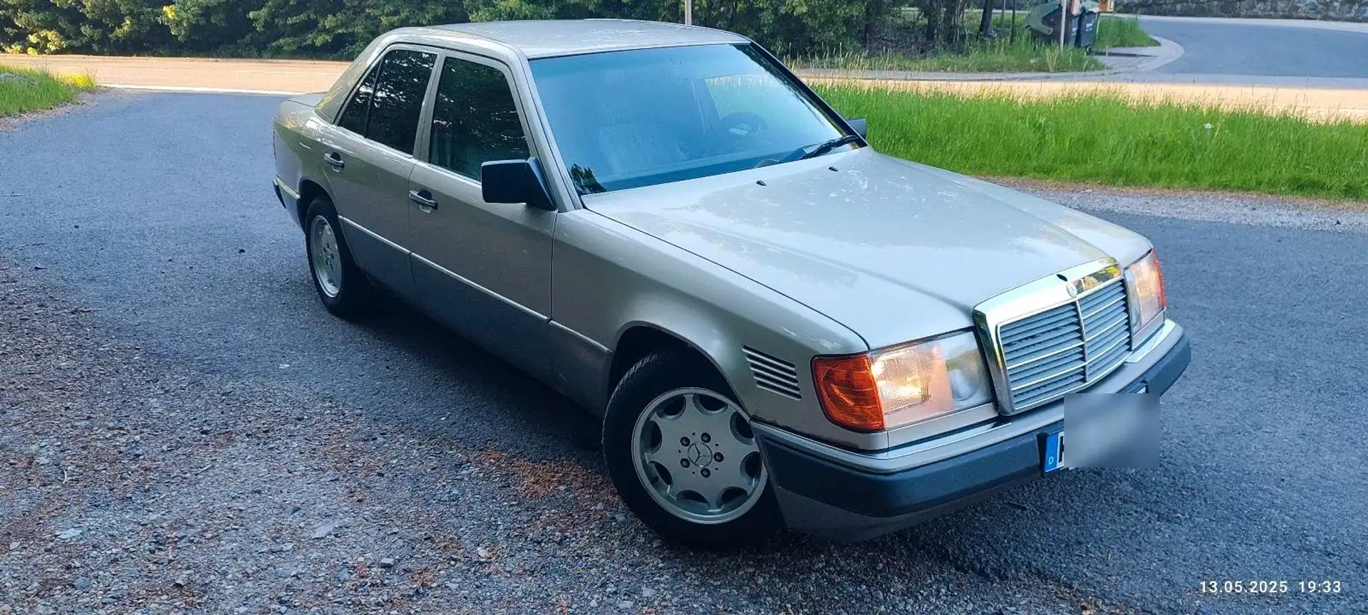 Mercedes-Benz E 300 300 D Turbo Auriu - 1