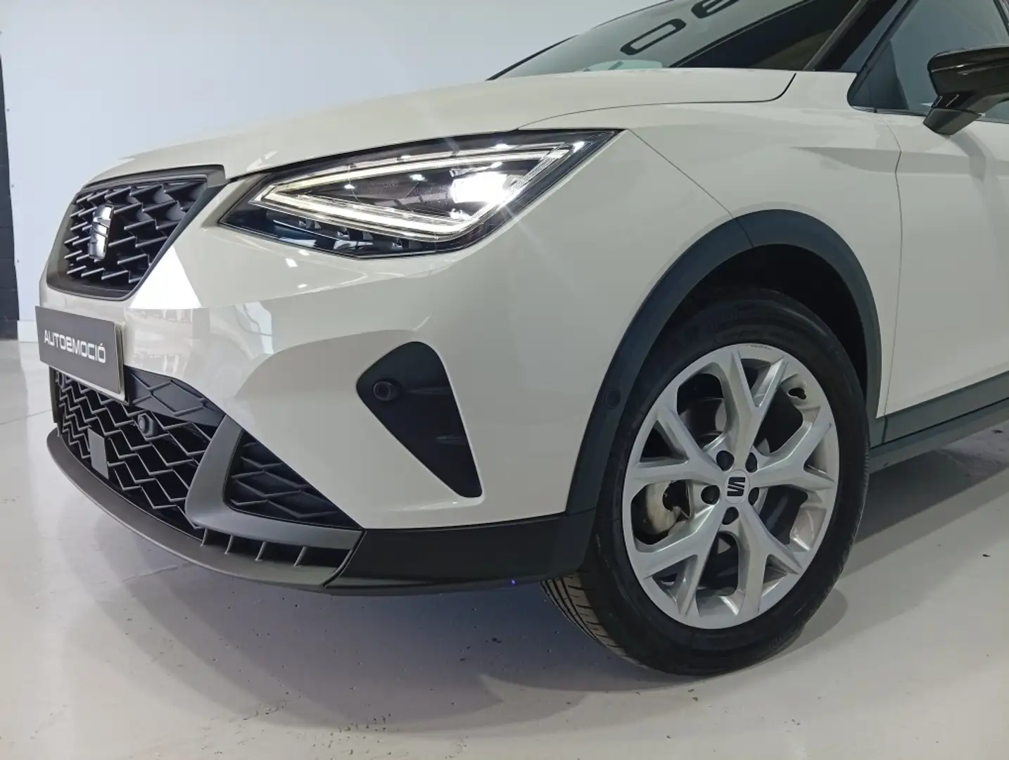 SEAT Arona 1.0 TSI S&S FR DSG7 XM 115 Blanco - 2