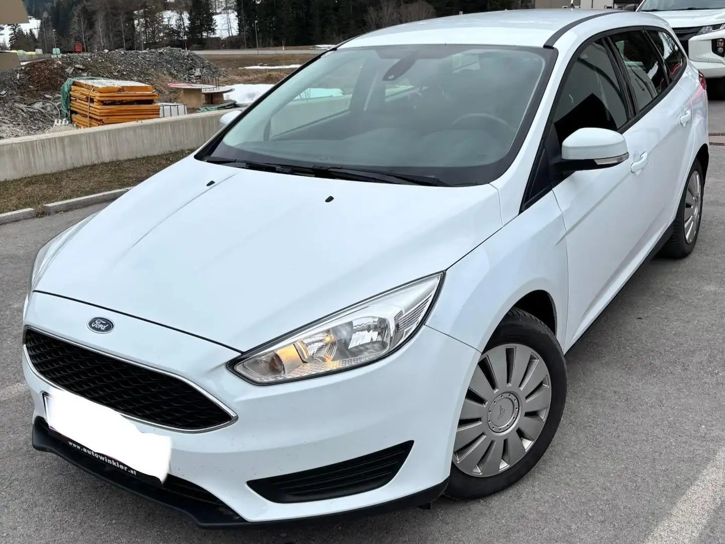Ford Focus Traveller 1,5 TDCi ECOnetic Trend Weiß - 1