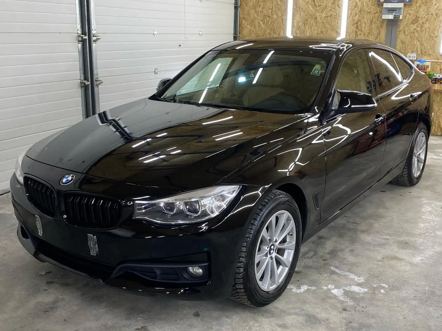 BMW 320 320d xDrive Gran Turismo Advantage Advantage Schwarz - 1