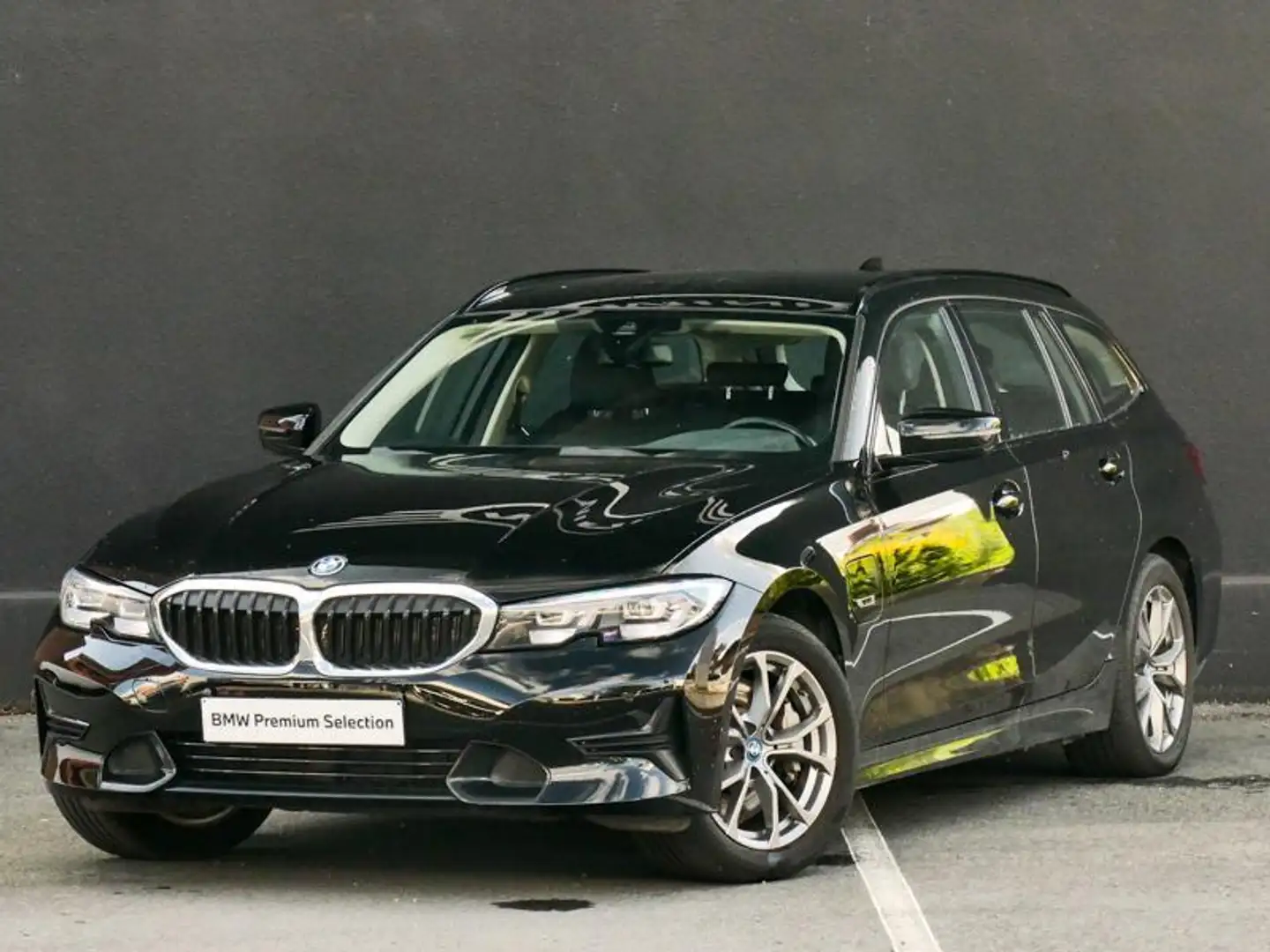 BMW 330 330e xDrive Touring Sport Noir - 1