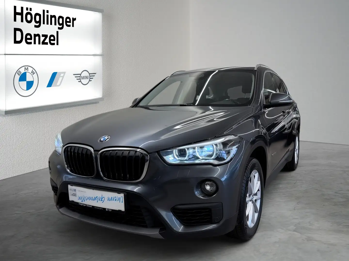 BMW X1 sDrive16d Grau - 1