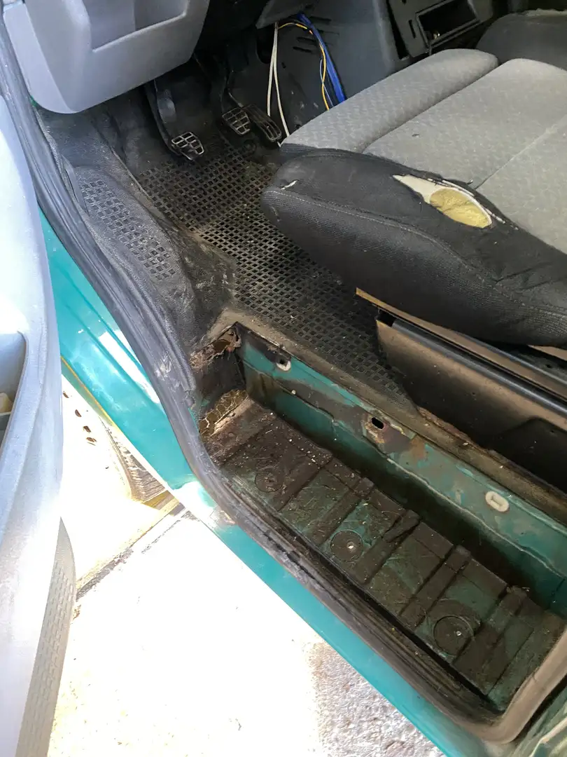 Volkswagen T4 Caravelle 2-3-3 lg. Comfortl. Syncro TDI - 2