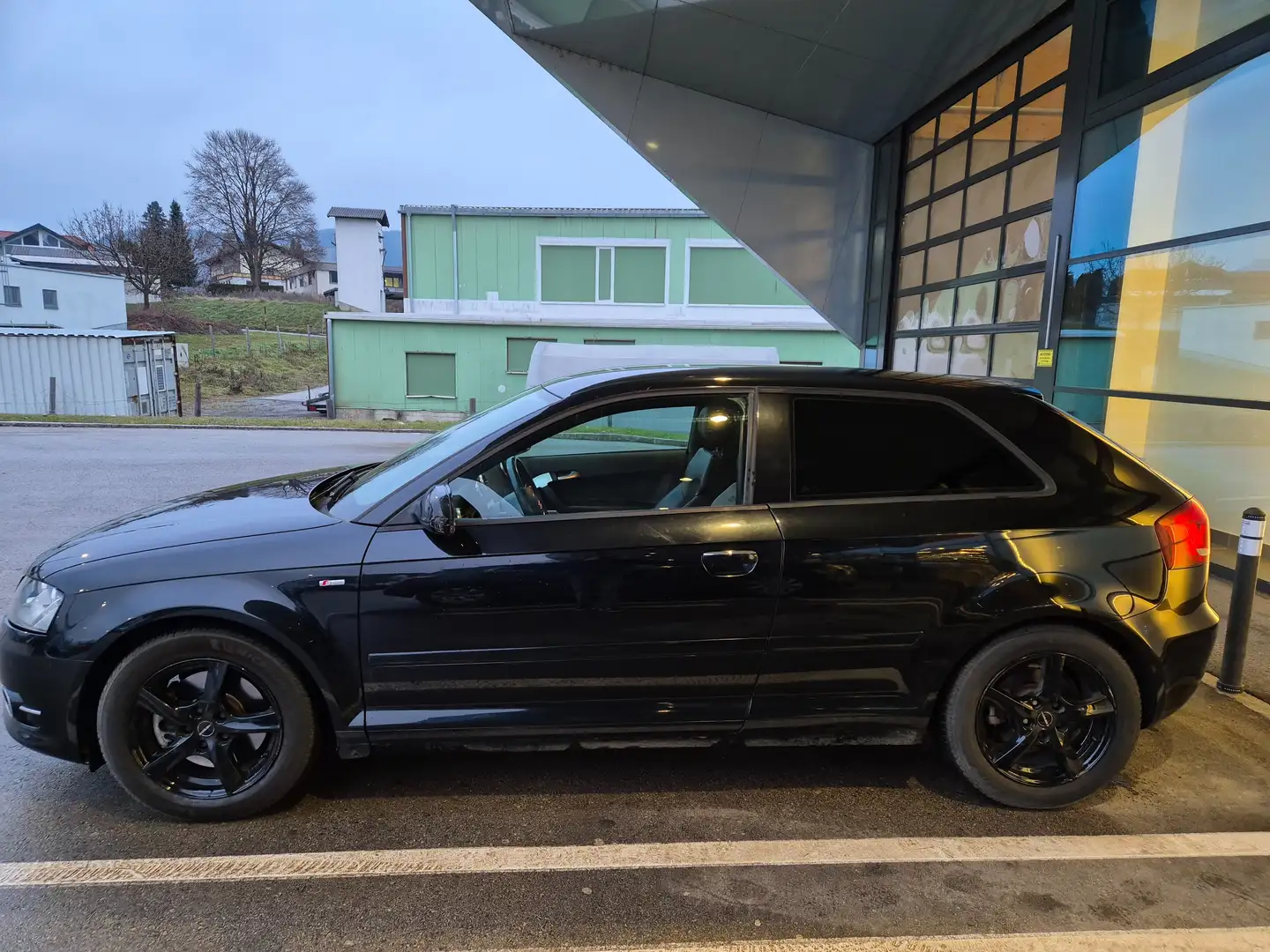 Audi A3 A3 Attraction 2,0 TDI quattro DPFAttraction Schwarz - 1