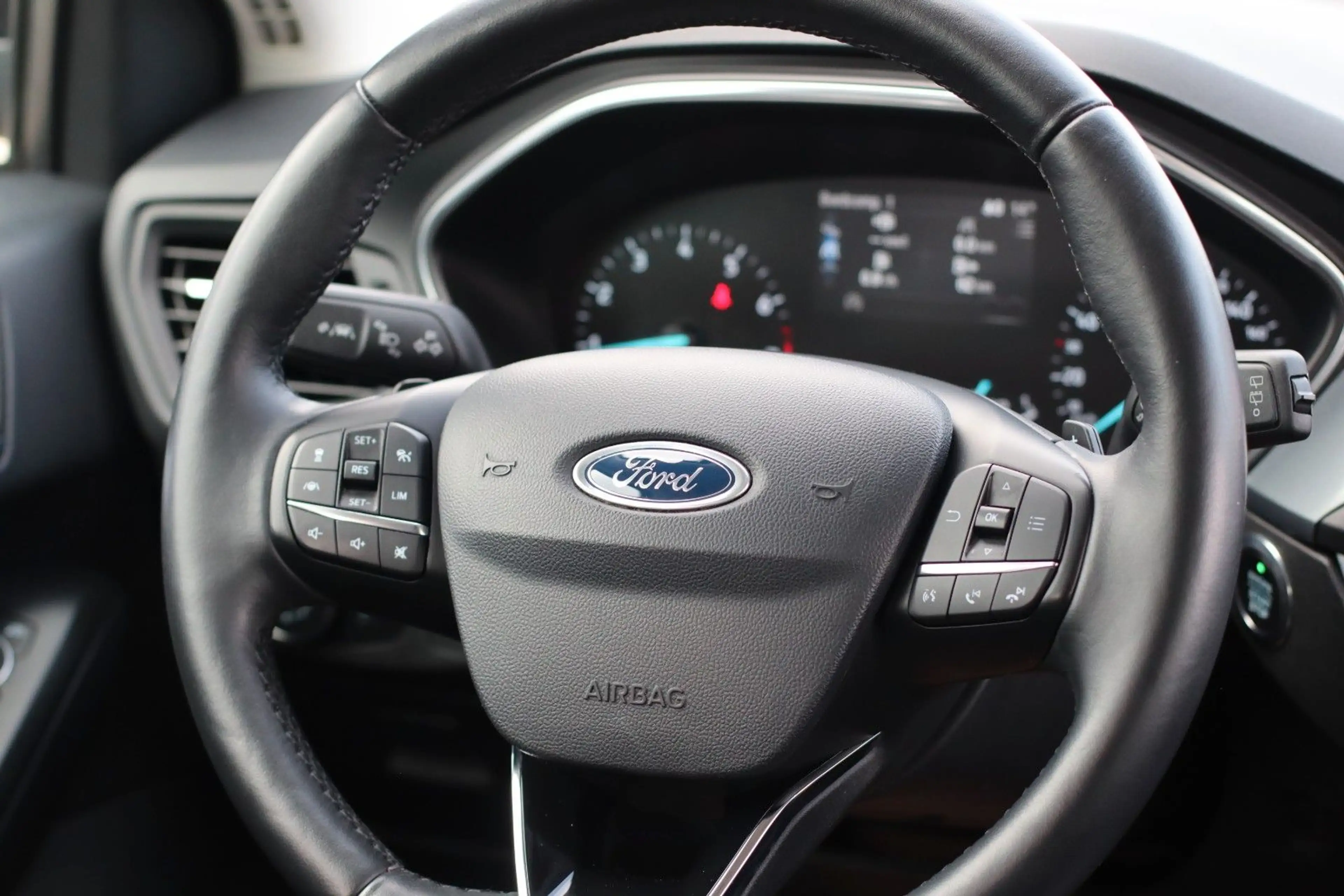 Ford Focus 1,5 EcoBoost 110kW Active Turnier Auto — photo 12