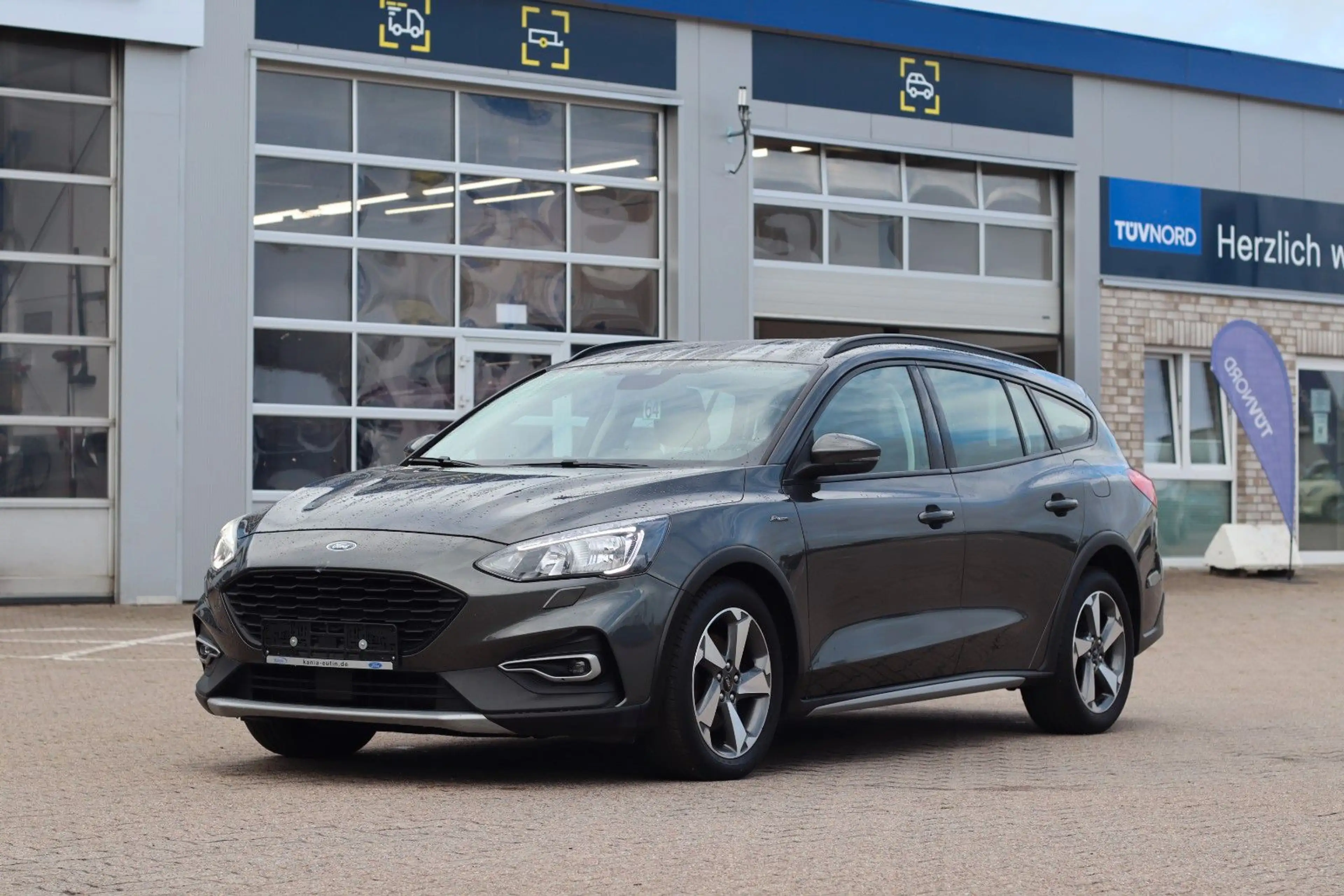 Ford Focus 1,5 EcoBoost 110kW Active Turnier Auto — photo 2