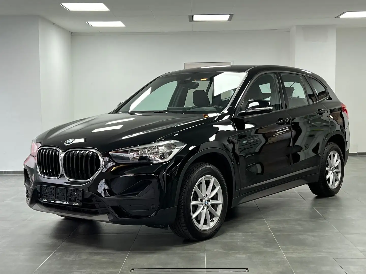 BMW X1 sDrive 18 d Advantage/NAVI/LED/DAB/TEMP/AHK Schwarz - 1