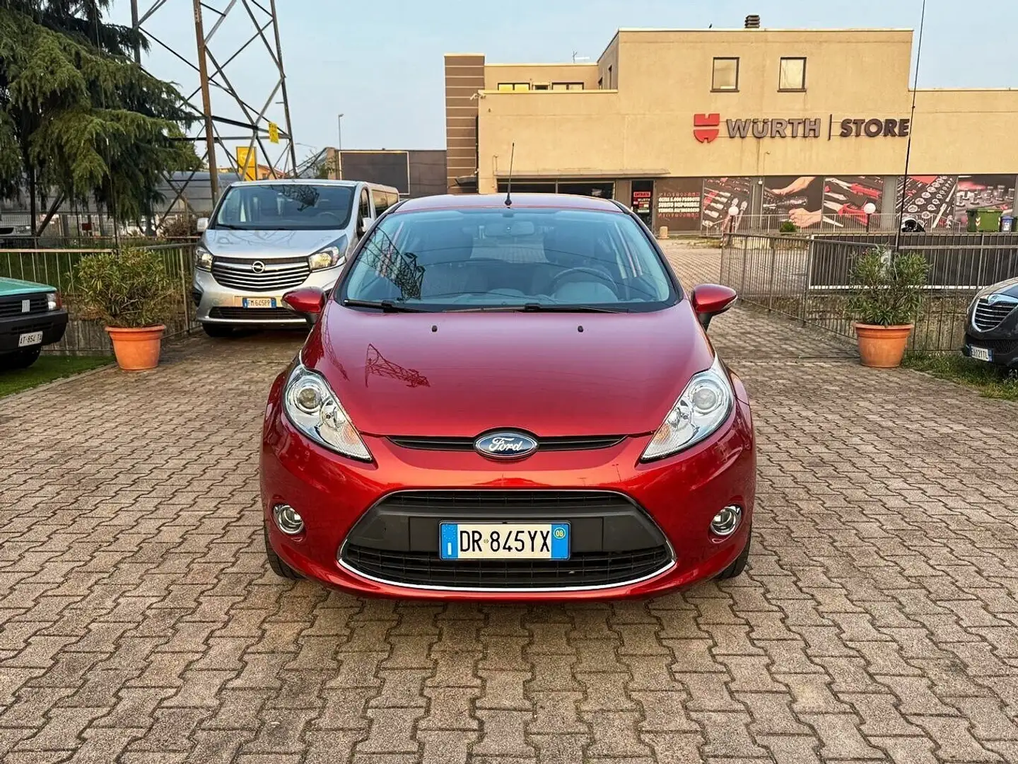 Ford Fiesta 1.2 82CV 3 porte Titanium Rosso - 2