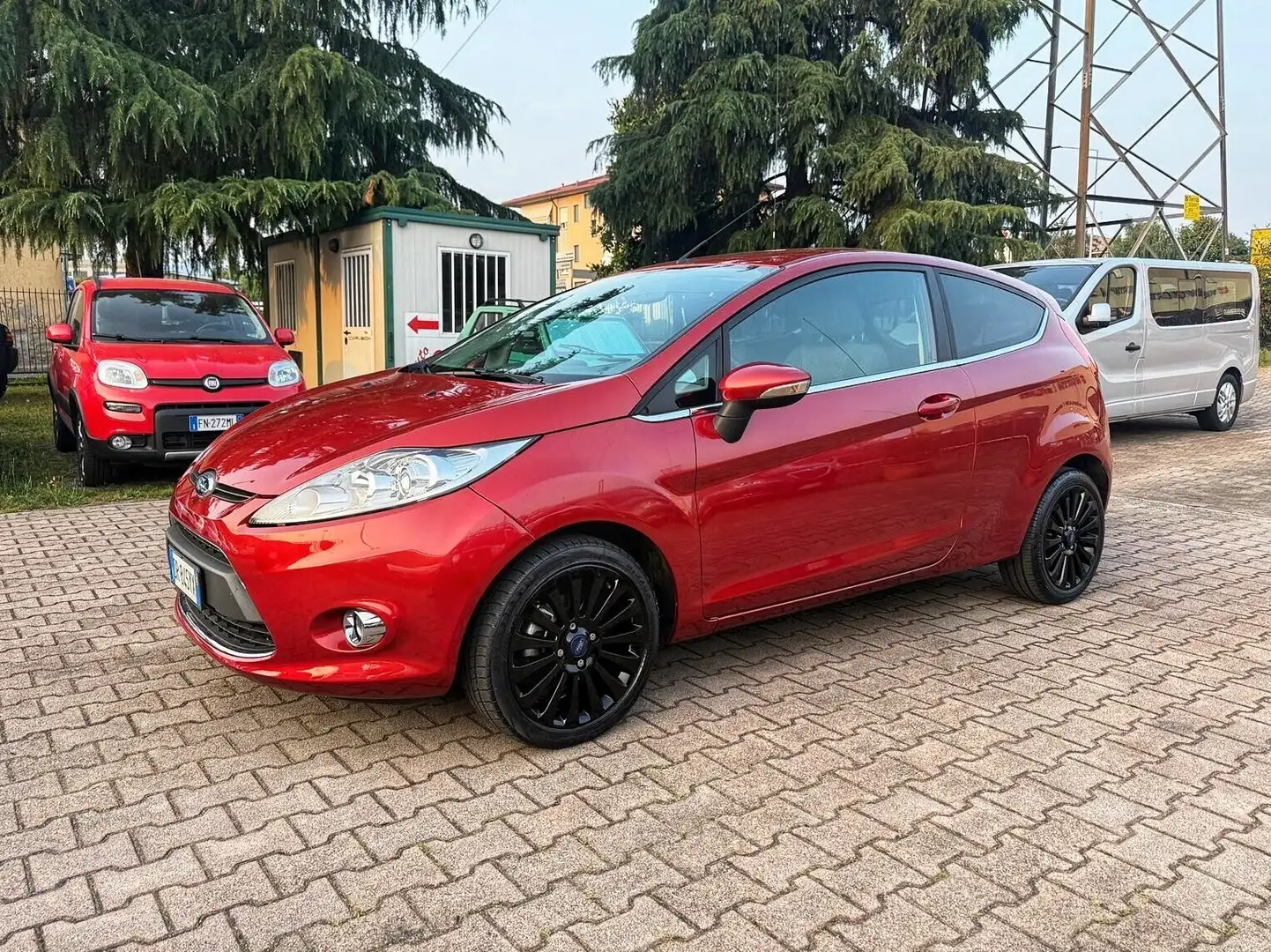 Ford Fiesta 1.2 82CV 3 porte Titanium Rosso - 1