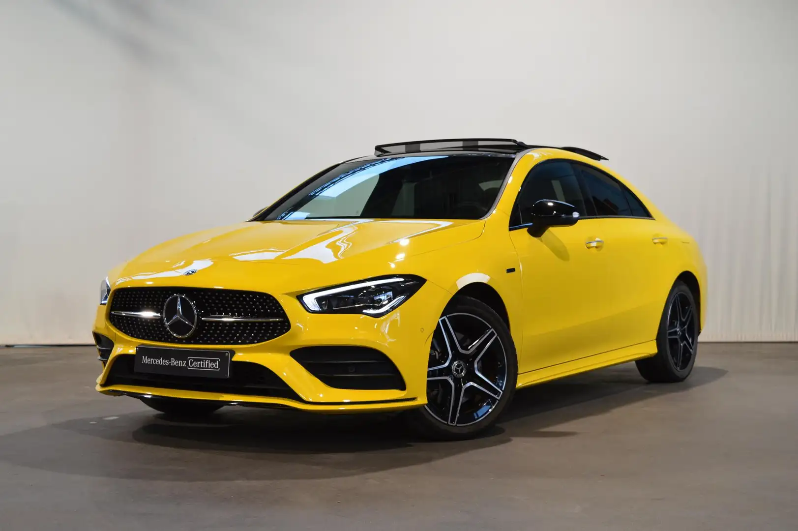 Mercedes-Benz CLA 250 e AMG Line | Panoramisch dak | Smartphone Integrat Amarillo - 1