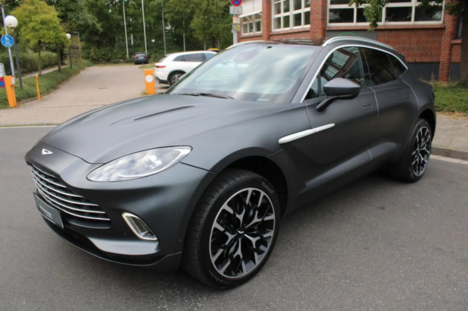Aston Martin DBX 4.0 V8 Panorama/360Grad/Luft/SERVICE NEU Gris - 2