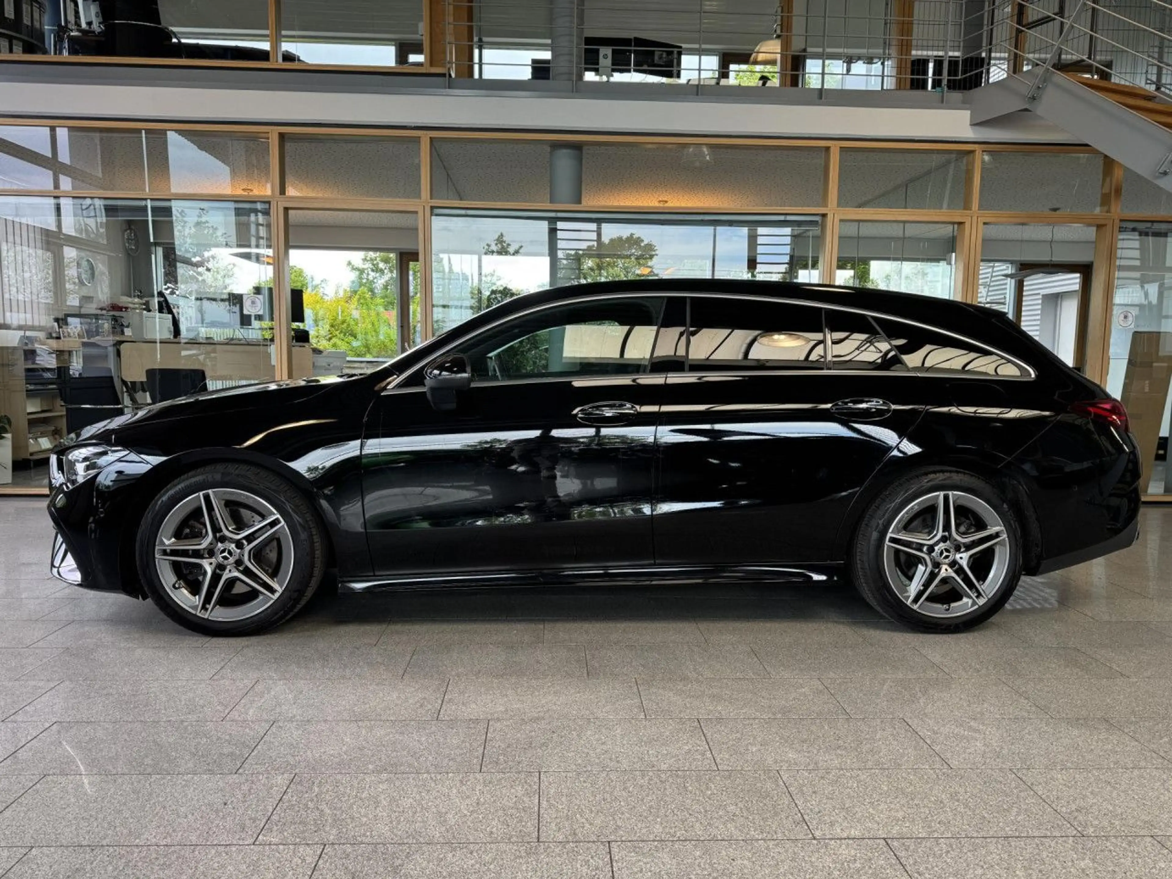 Mercedes-Benz CLA 200 Shooting Brake AMG Line, Facelift, MBUX! — photo 4