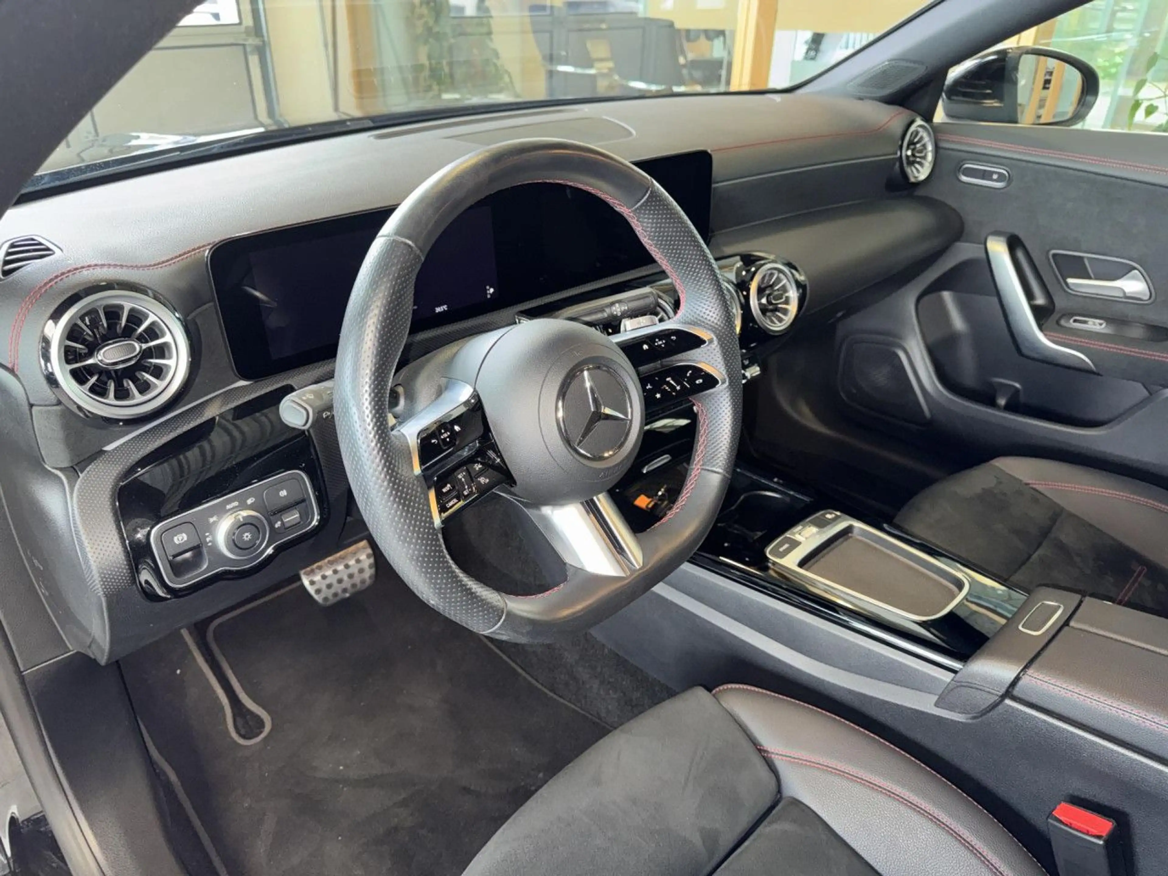 Mercedes-Benz CLA 200 Shooting Brake AMG Line, Facelift, MBUX! — photo 12