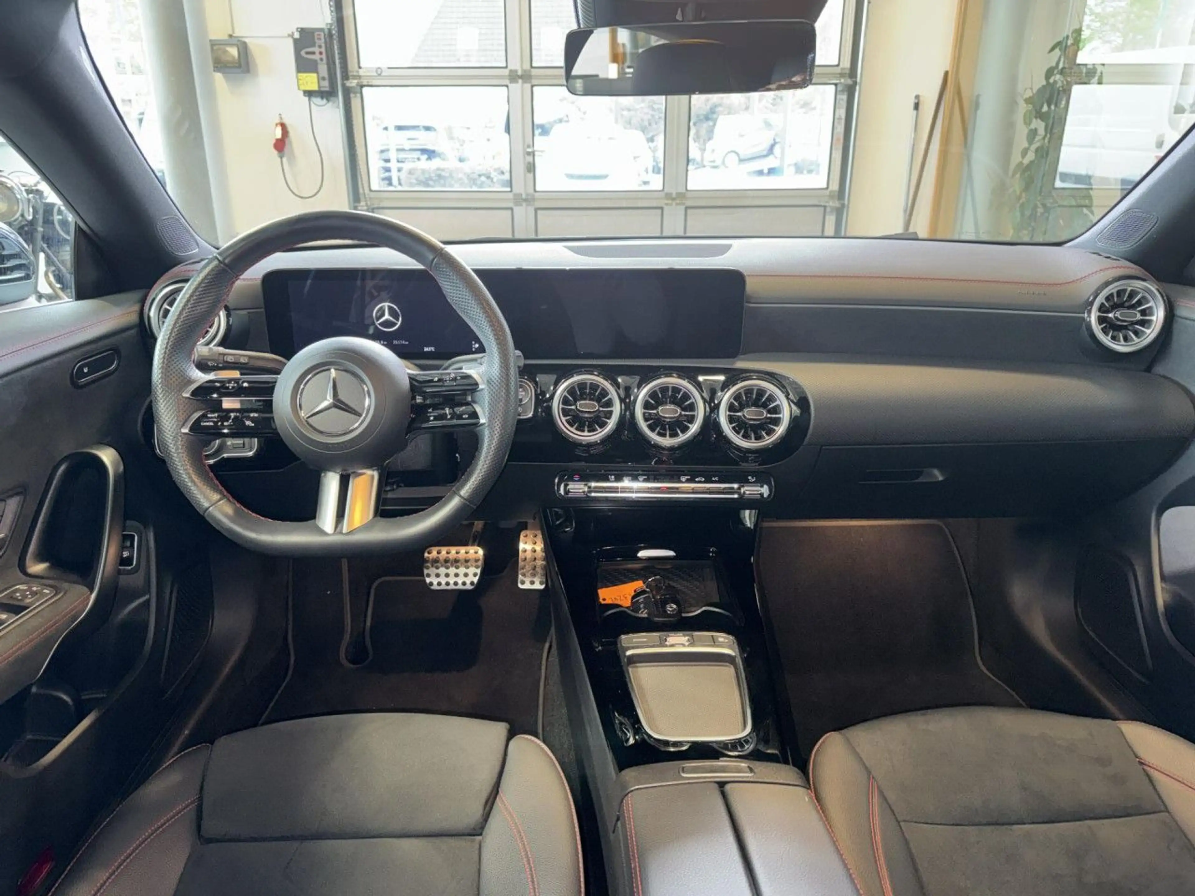 Mercedes-Benz CLA 200 Shooting Brake AMG Line, Facelift, MBUX! — photo 13