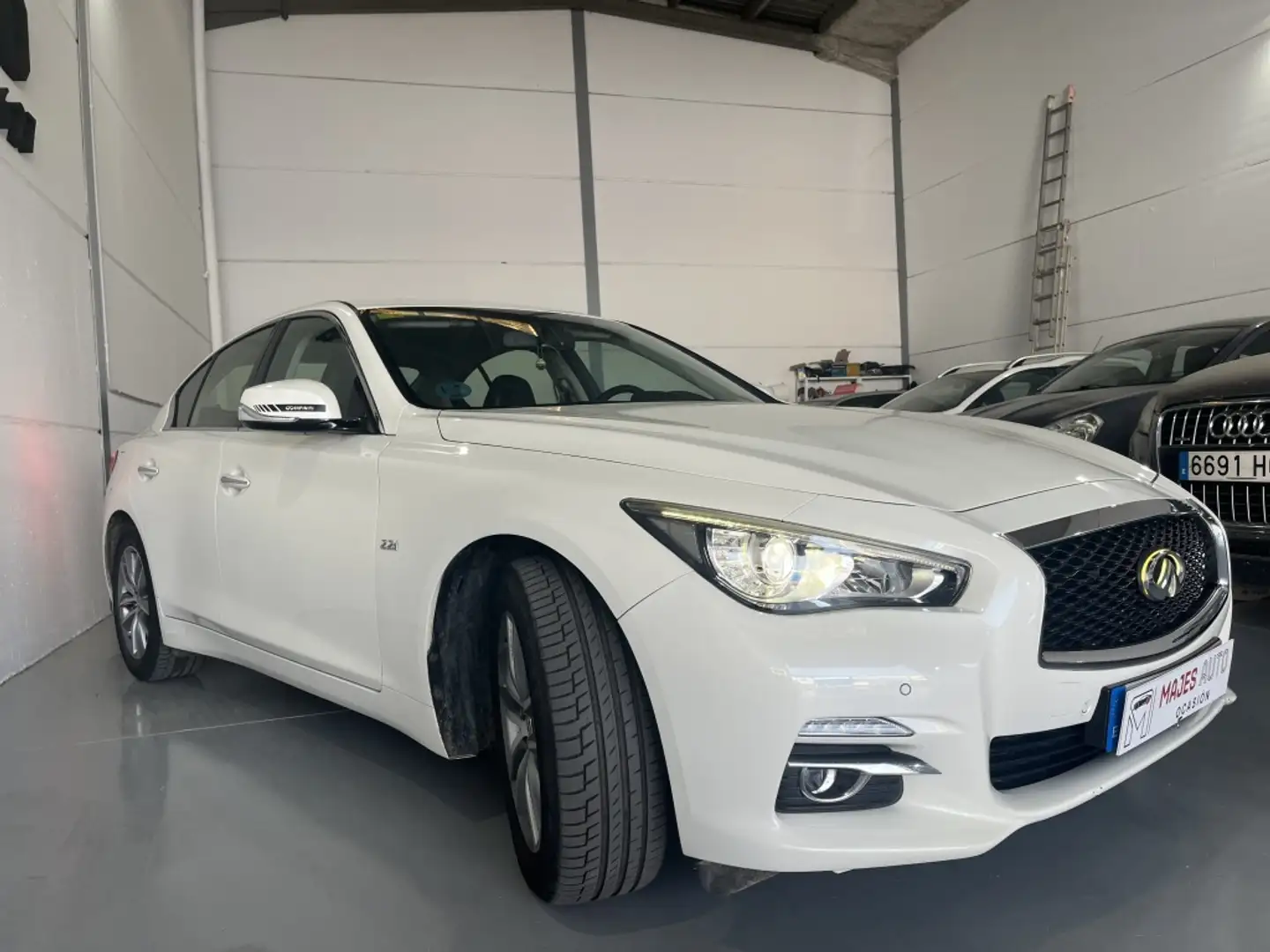 Infiniti Q50 2.2d Q Design Aut. Weiß - 2