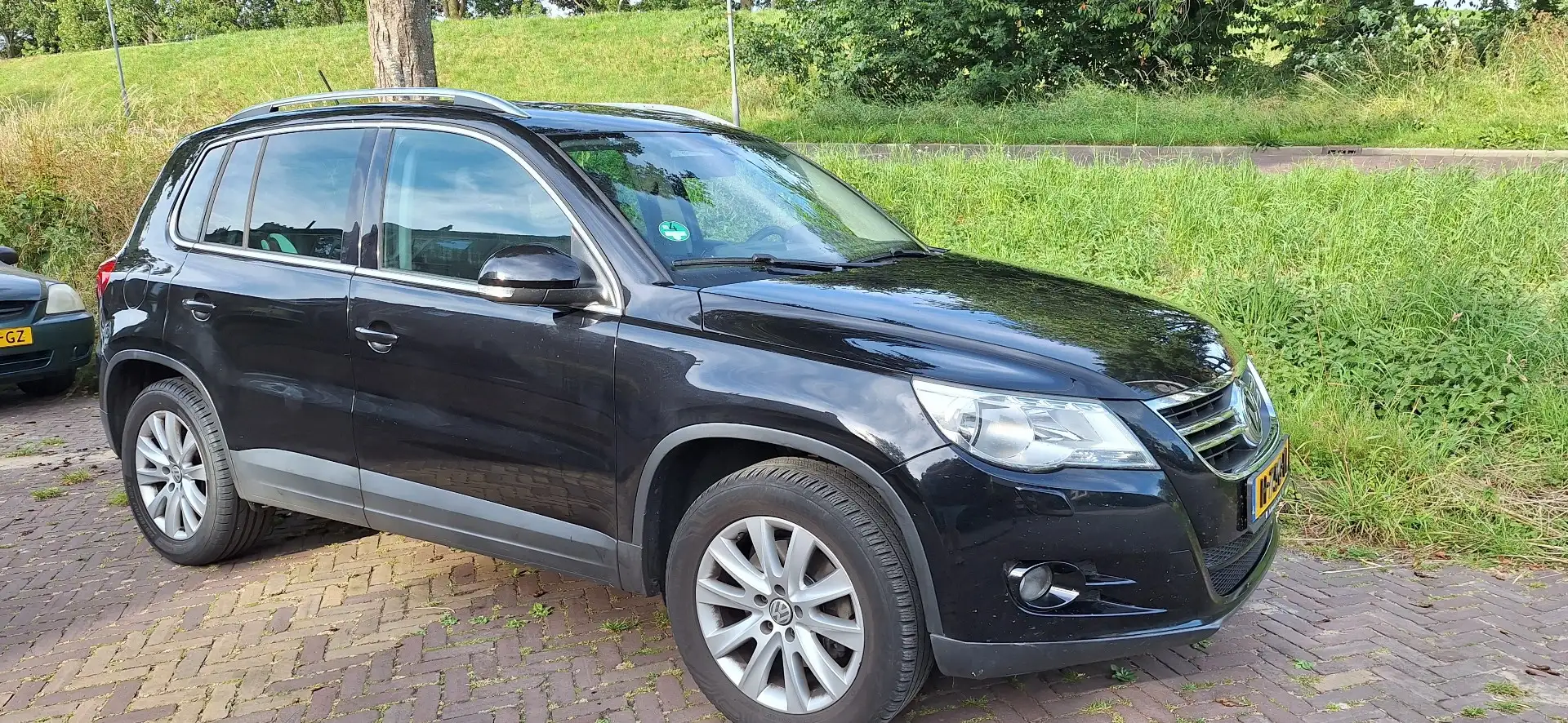 Volkswagen Tiguan 1.4 TSI 4Motion Sport & Style Zwart - 2